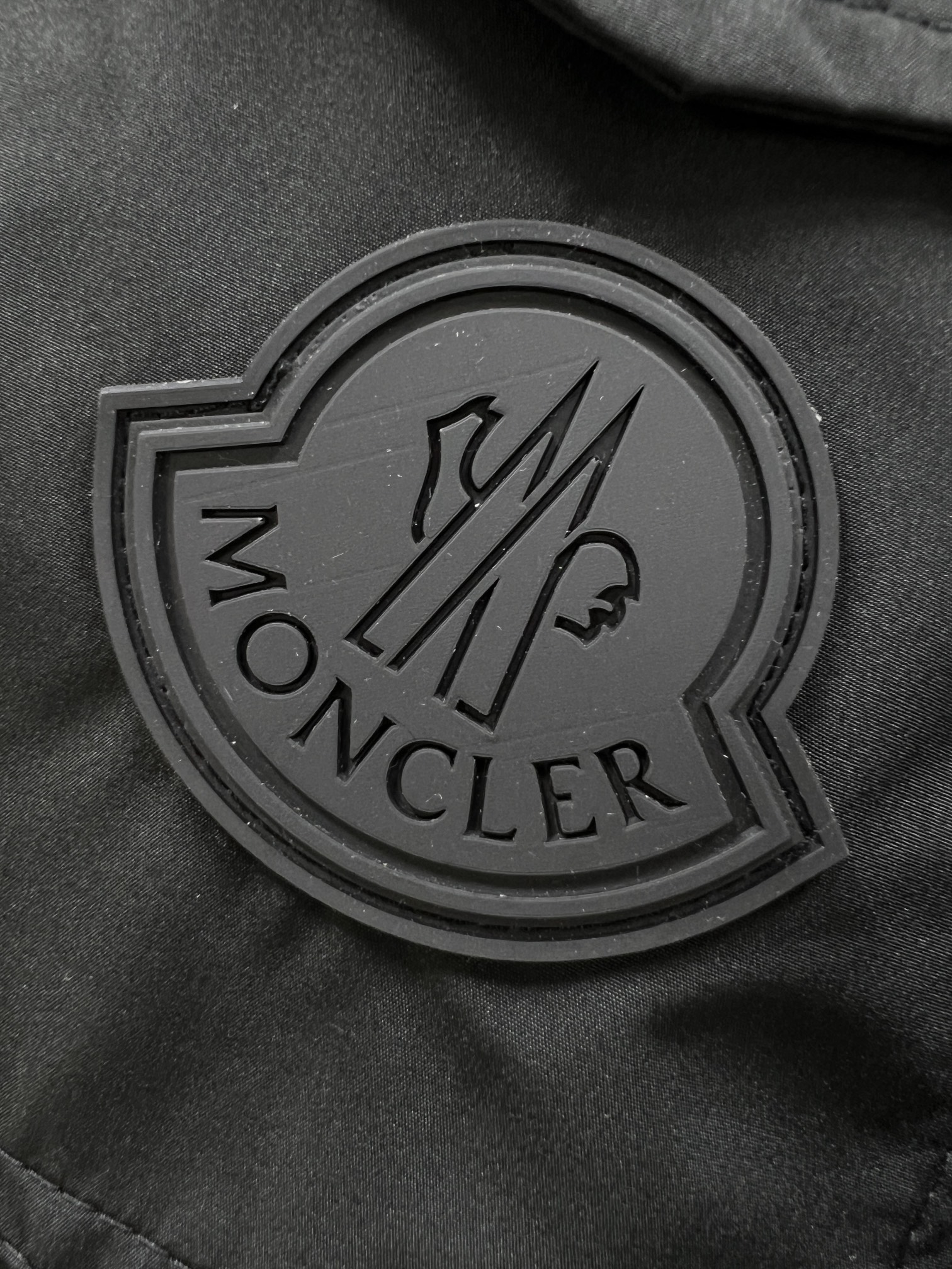 MONCLER蒙口2024秋冬新款羽绒服这款号称羽绒服届最贵的全部90绒的带着经典的Logo组合搭配第一