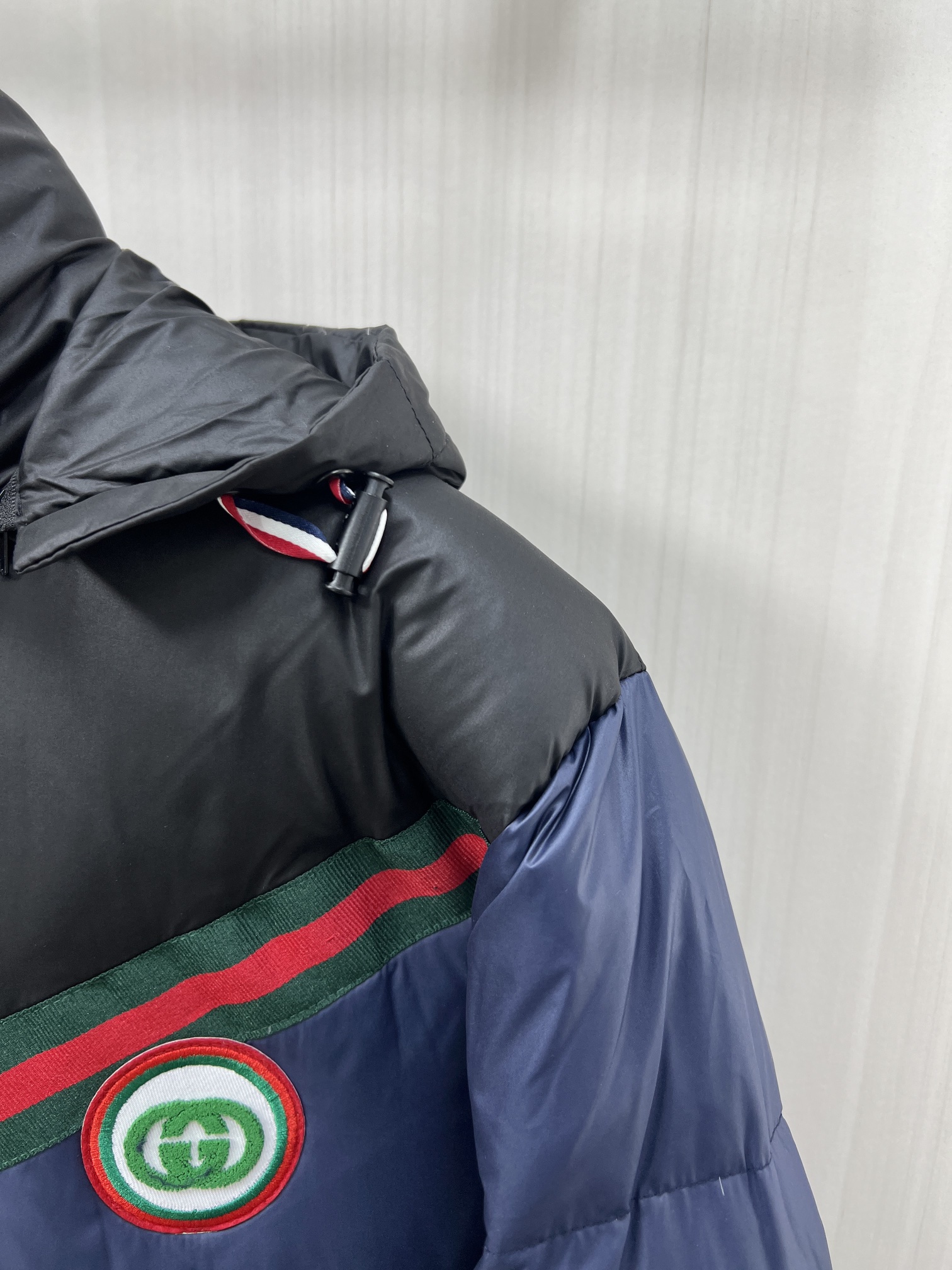 GUCCI古奇2024秋冬新款羽绒服这款号称羽绒服届最贵的全部90绒的带着经典的Logo组合搭配第一眼看