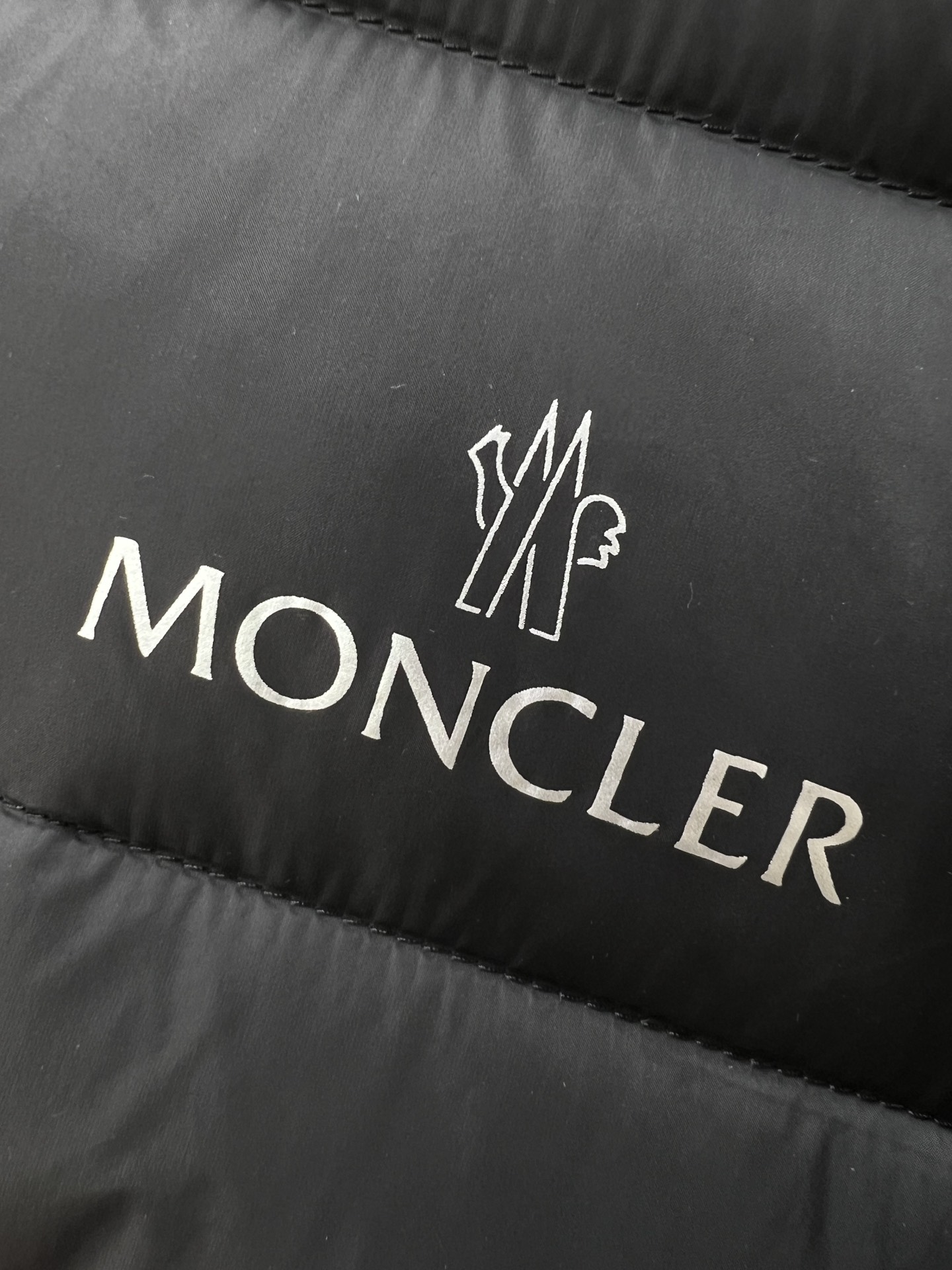 MONCLER蒙口2024秋冬新款羽绒服原版1:1订制五金配件全进口原版定制欢迎专柜对比绝对的高品质采用