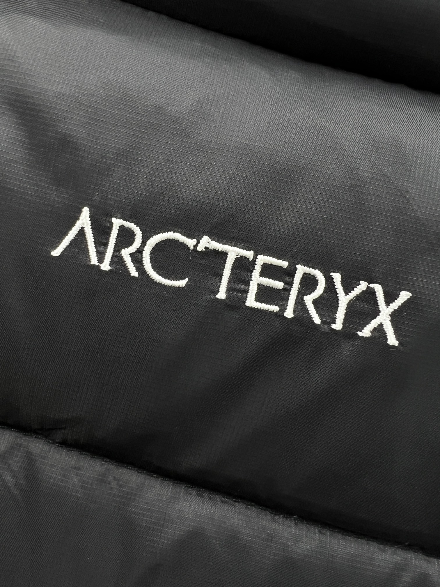 Arcteryx始祖鸟24ss专供秋冬新款经典立领羽绒服贸易公司渠道稀出降温天气必备的保暖单品不论是日常