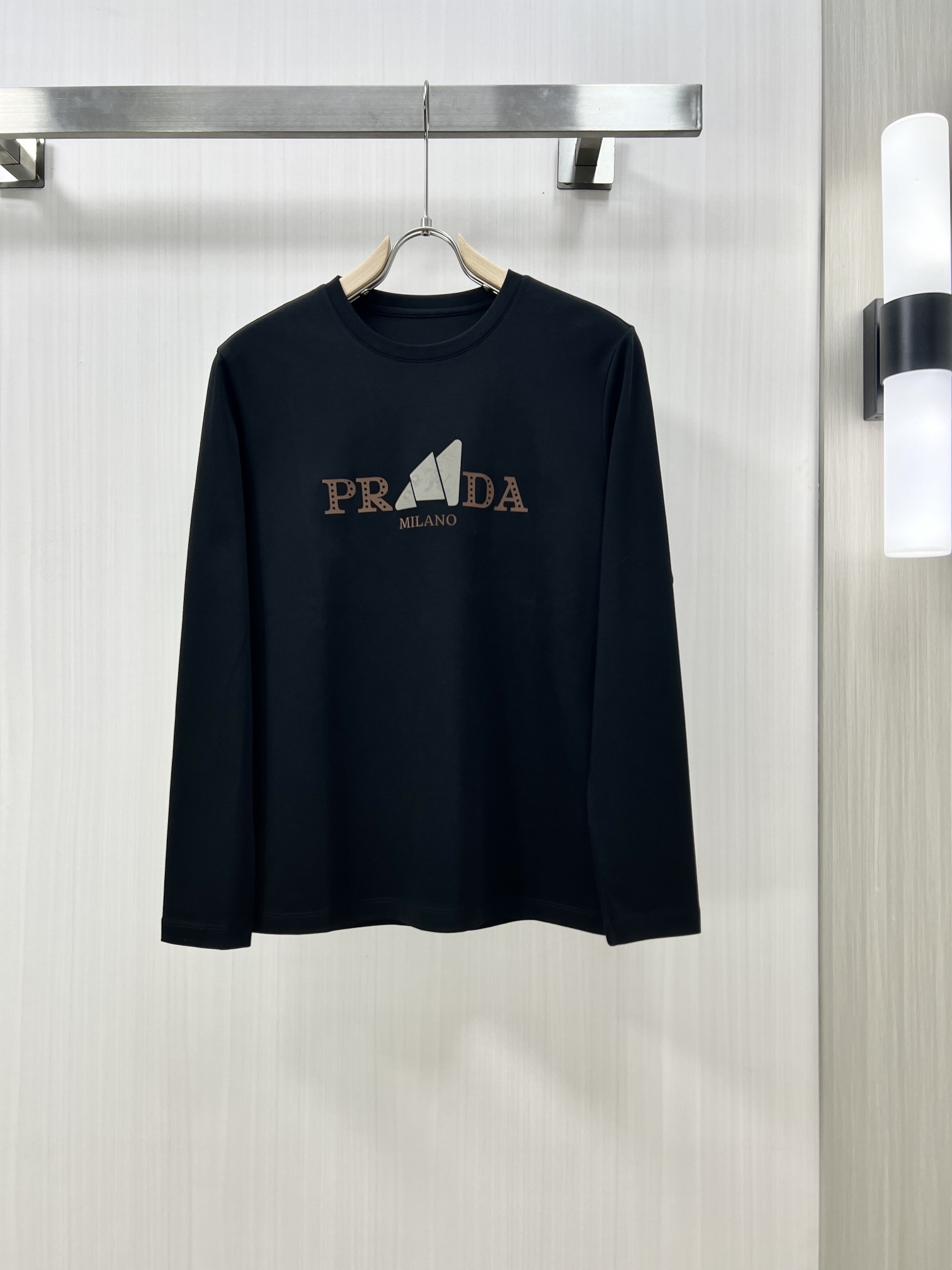 PRADA普拉达24ss秋冬新款圆领打底衫时尚休闲精选进口高密度面料精致原版logo打造舒适性与透气性兼