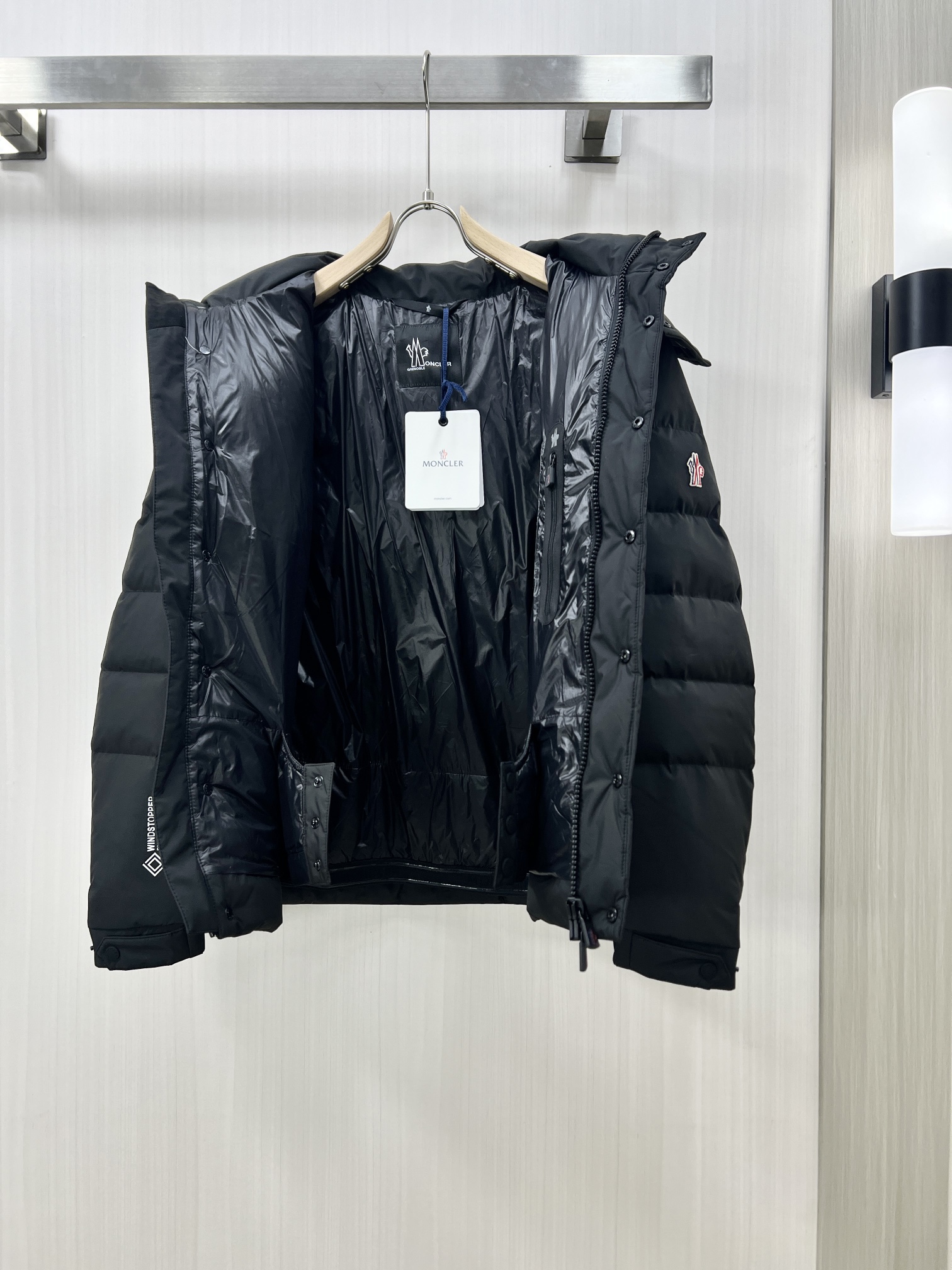 MONCLER蒙口2024秋冬新款羽绒服原版1:1订制五金配件全进口原版定制欢迎专柜对比绝对的高品质采用