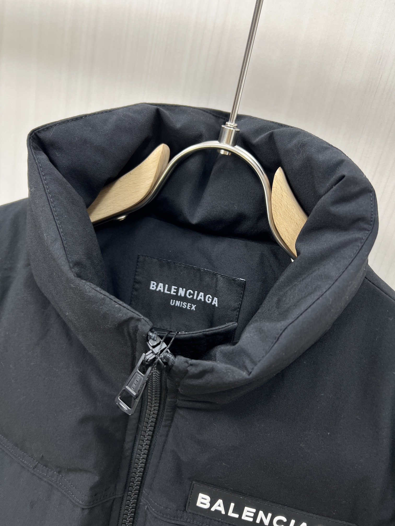 Balenciaga巴黎世家2024秋冬新款羽绒服这款号称羽绒服届最贵的全部90绒的带着经典的Logo组