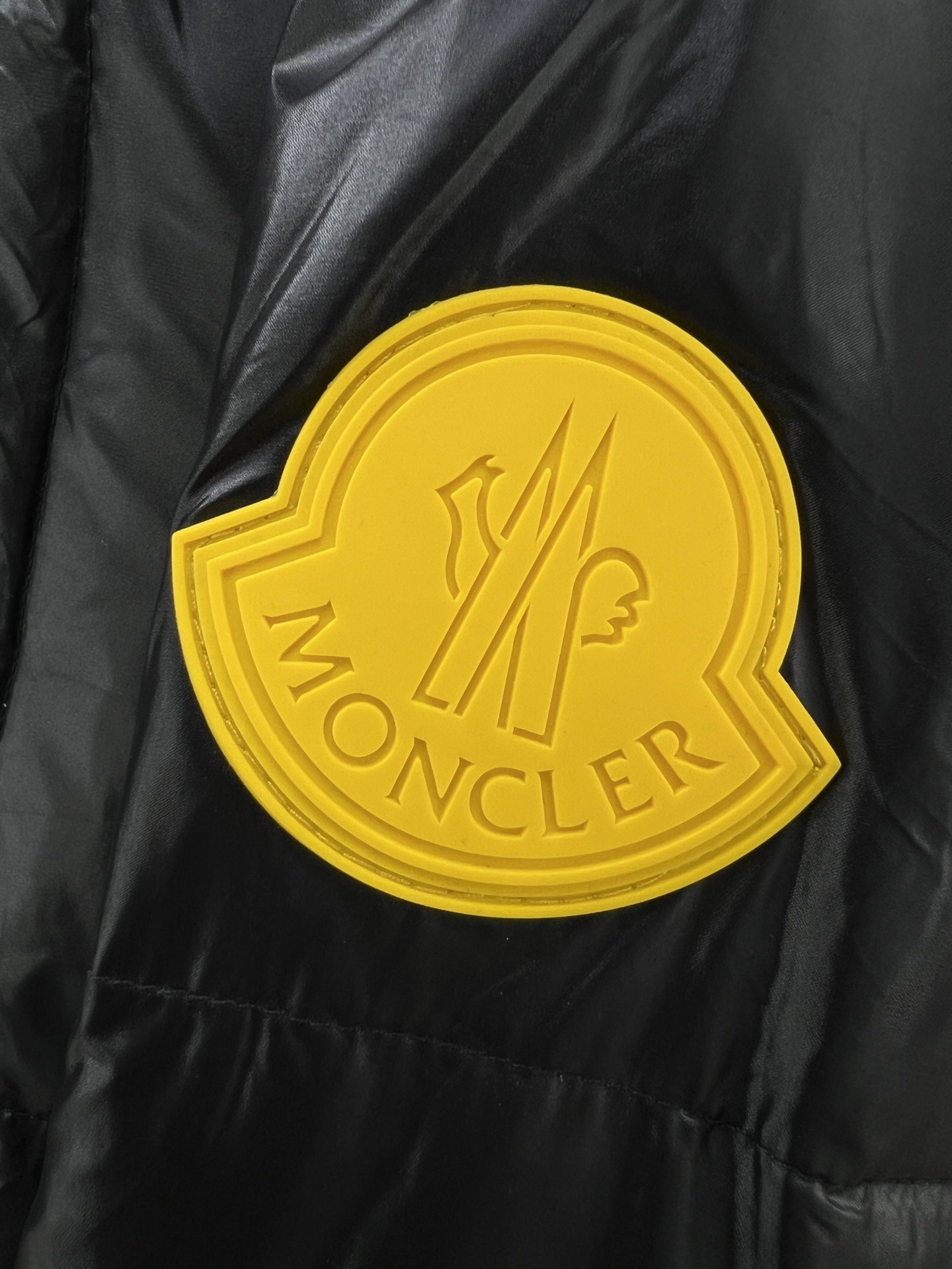 MONCLER蒙口独家专供秋冬新款羽绒服贸易公司渠道稀出降温天气必备的保暖单品不论是日常还是户外运动都能