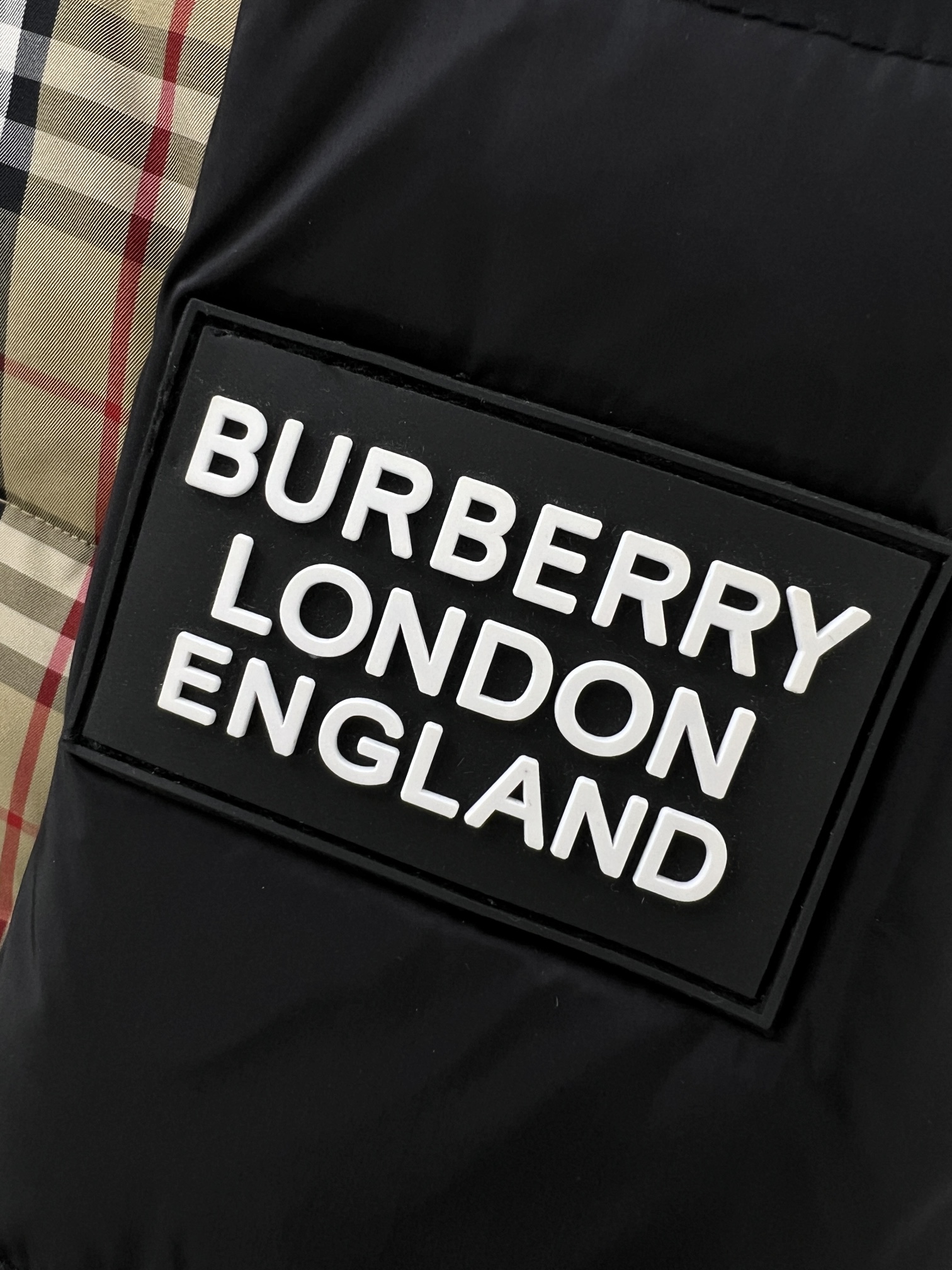 BURBERRY巴宝莉独家专供秋冬新款羽绒服贸易公司渠道稀出降温天气必备的保暖单品不论是日常还是户外运动