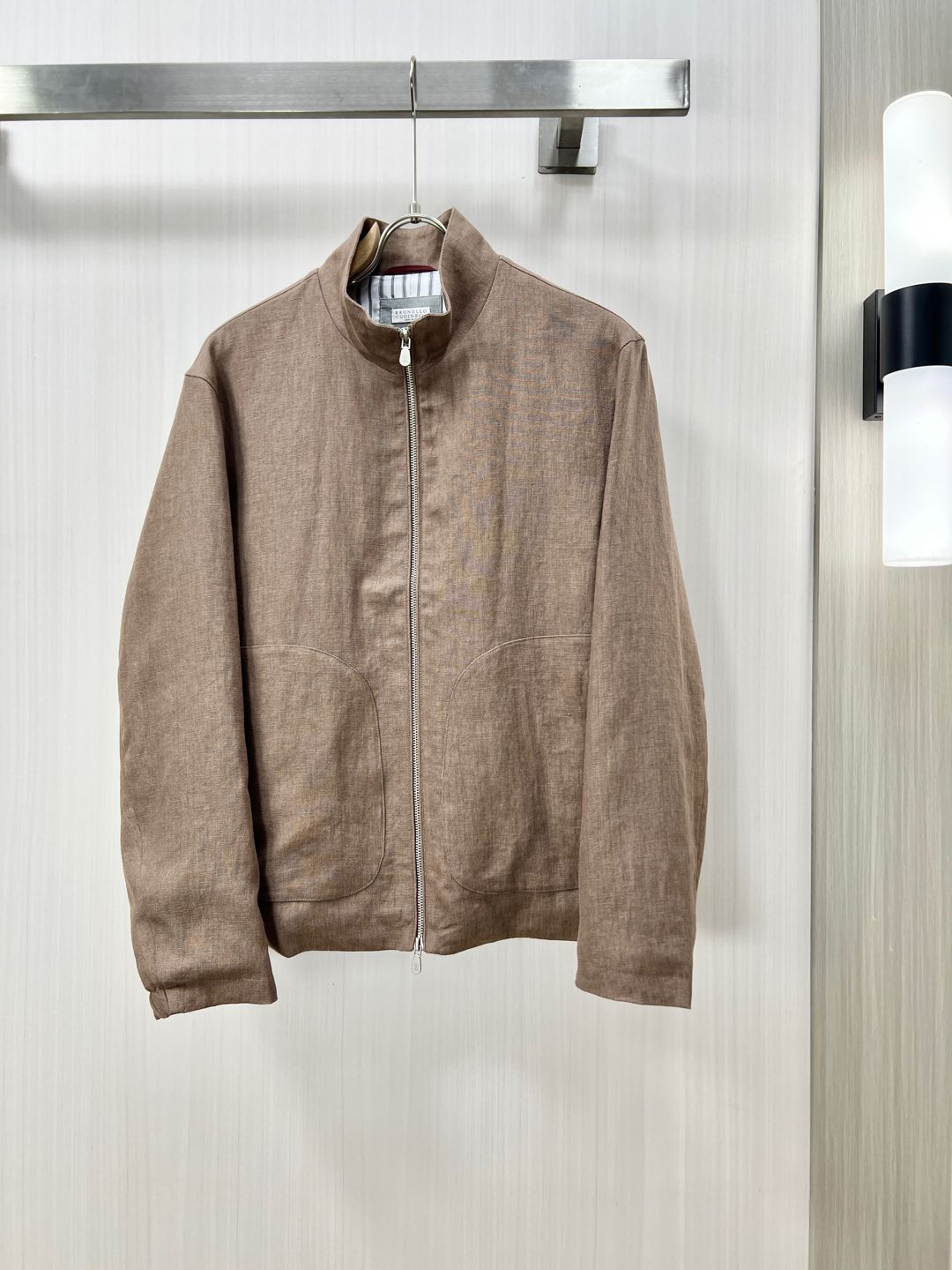 NO:120411,.BC counter official website will be released simultaneously! All accessories are customized for original products, and the trading company's genuine products are ordered. High-end custom imported fabrics are extracted from natural plant fibers. They are thinner than ordinary cotton fabrics. They feel soft and comfortable to wear. They are not easy to irritate the skin. The fabric is hygroscopic and breathable. T size: 48-56,,alexander wang19860909.BC 专柜官网同步发售！辅料全部原版定制出品,贸易公司真品订单.高级定制进口面料,以天然植物纖維提炼出来,比一般棉织物轻薄 手感柔软,穿着舒适 完全不易有刺激皮肤 面料吸湿性、透气性良好 T尺码: 48-56,,alexander wang,Men's clothing