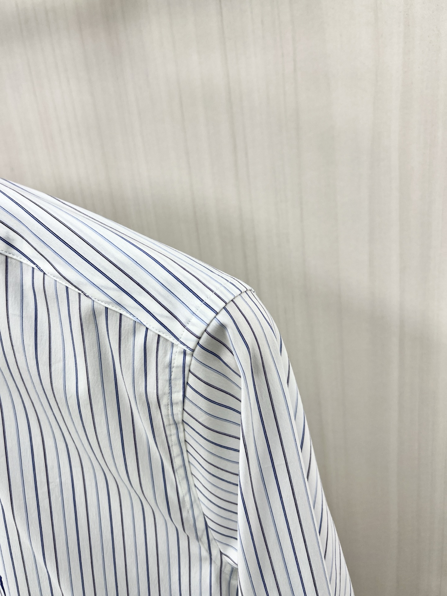 YSL 25 Morning Men’s Shirt: Business and Leisure Essential in Organic Cotton - 图片 4
