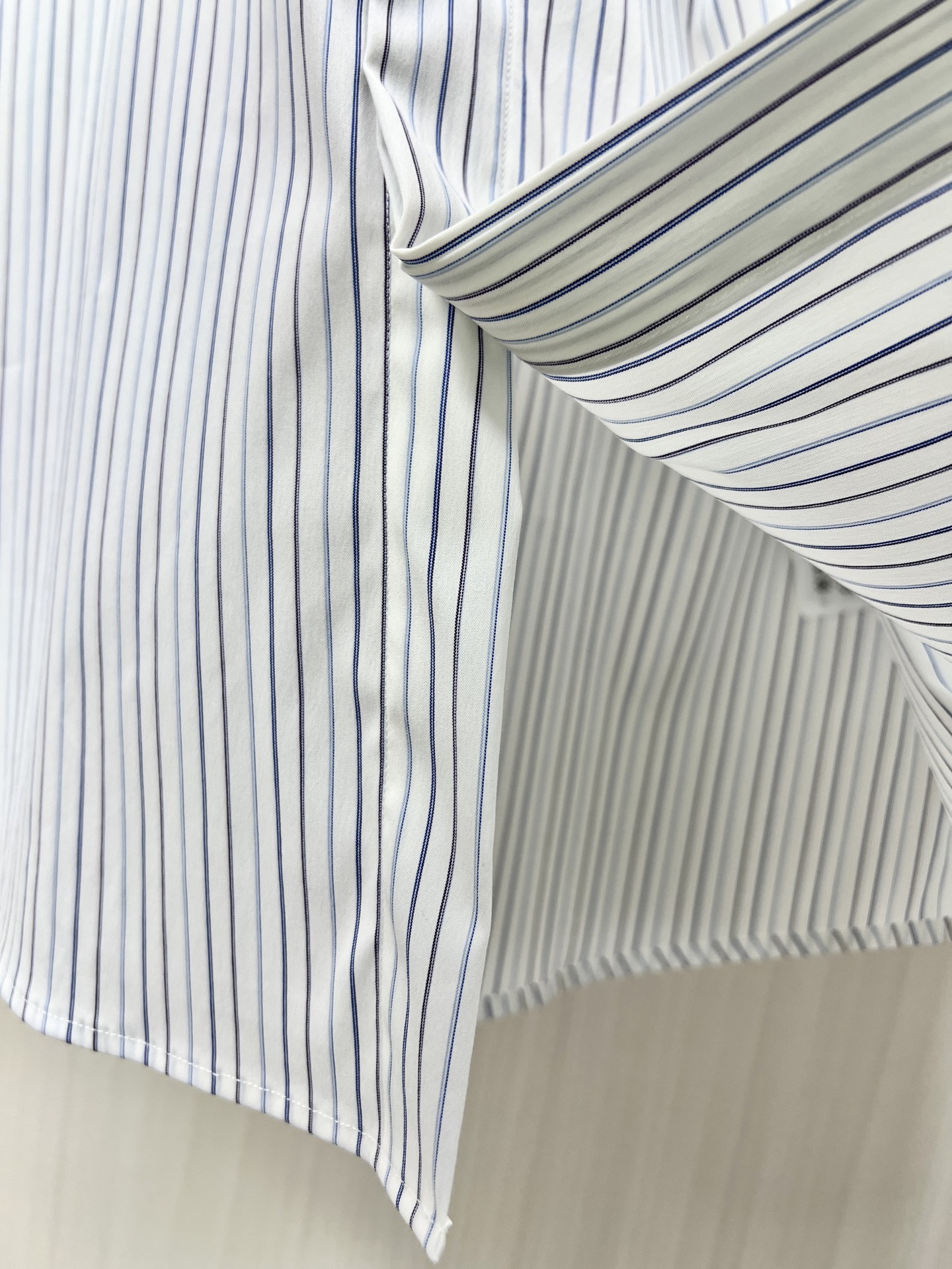 YSL 25 Morning Men’s Shirt: Business and Leisure Essential in Organic Cotton - 图片 9