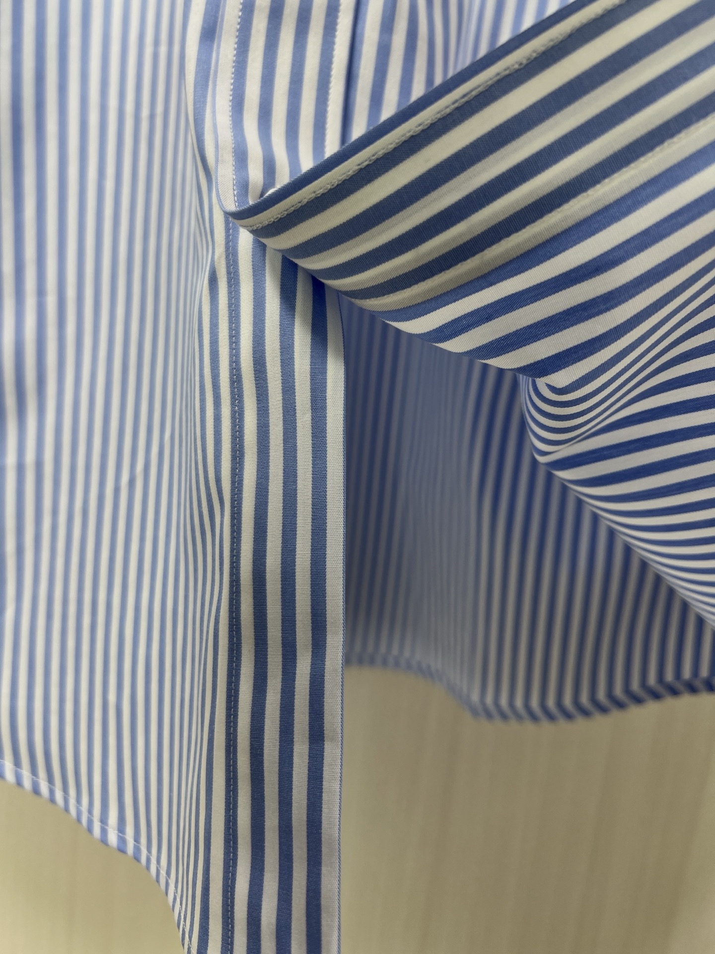 638. Stylish 25-Year-Old Men’s Gucci Shirt for Business and Leisure - 图片 9