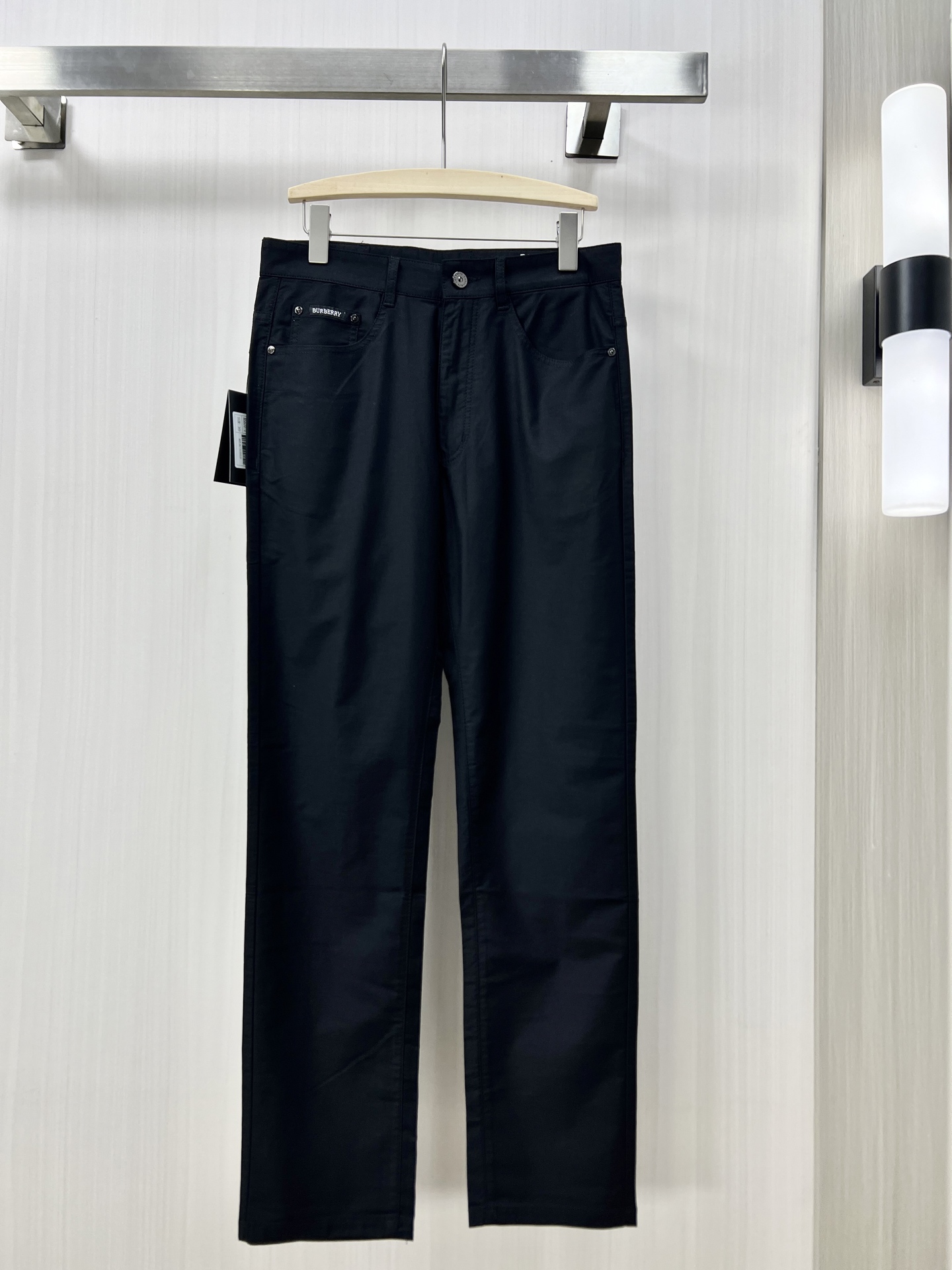 NO:141718,.BURBERRY Burberry High-end quality 25 new men's fashionable casual pants High-quality customized original fabrics, high-quality customized hardware accessories Special touch and super texture Comfortable and soft breathable Casual and loose fit wm Size 30-38,,burberry,burberry,alexander wang19860909.BURBERRY 巴宝莉 高端品质 25新款男士时尚休闲裤 高品质定制原版面料、高品质定制五金配件 皮肤特别手感、超级质感 舒适柔软透气 休闲宽松版型wm 尺码30-38,,burberry,burberry,alexander wang,Men's clothing