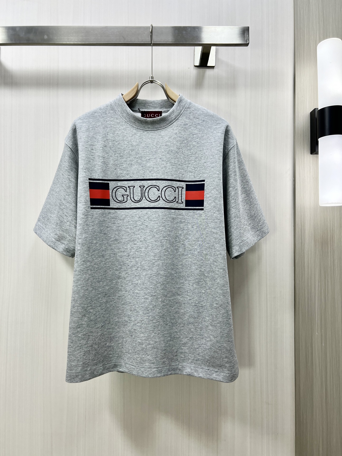 NO:123610,.GUCCI Guqi 2025 spring and summer new product is launched in the market. Fashionable classic round neck short-sleeved fashion item design, more fashionable and comfortable, high-standard customization, very stylish upper body, classic LOGO pattern on the chest brand customer-supplied auxiliary materials, imported high-end fabrics with very delicate texture, exquisite details and exquisite craftsmanship, and extremely shaping items, which can be matched with any fashion, and the style is super good. A must-have item for trendy men kk counter size: M-2xl shipped the next day!  ,gucci,T-shirt,alexander wang19860909.GUCCI 古奇 2025春夏新品上市时尚经典圆领短袖时尚单品设计,更加时尚舒适,高标准定制,上身非常有型,胸前品牌经典LOGO 图案 客供辅料,客供进口高档面料质感非常细腻,细节工艺精湛考究,塑造性极高的一款单品,任何时装都可以搭配,版型超级好 潮男必备单品 kk专柜尺码:M-2xl 隔天出货！,,gucci,T-shirt,alexander wang,Men's clothing