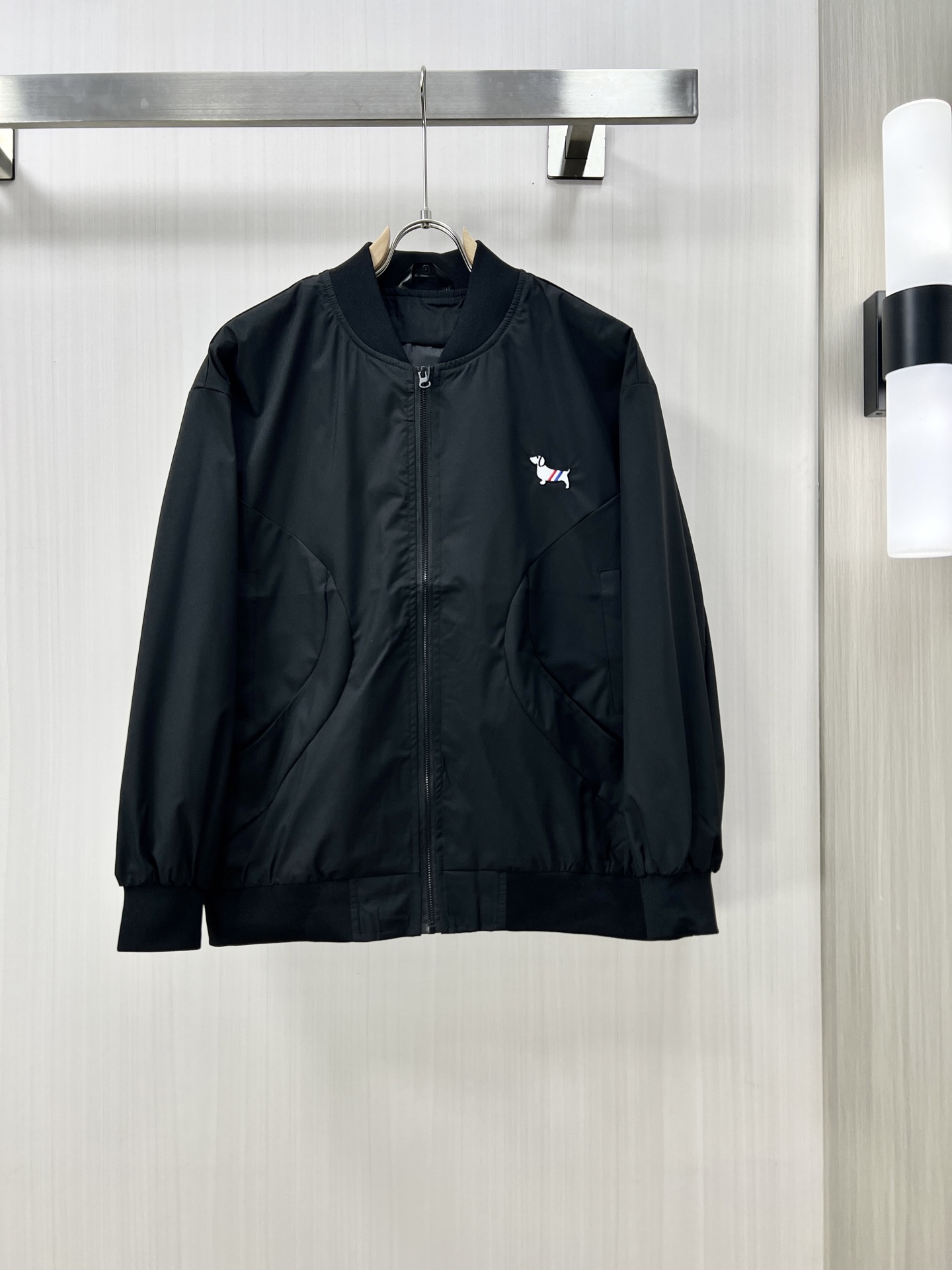 NO:123615,.TB 2025 Kaiqiu New Men's Jacket, original single three-standard full high-end version!  High-quality counter fabrics are breathable and comfortable, with impeccable details, brand elements design concept, exquisite workmanship and complex craftsmanship, professional purchasing grades reflect high quality. They feel delicate and soft, present casual cut, and the upper body style is superb!  Produced by FJ Number of codes: S-3XL, Jackets & coats, Jackets & coats, alexander wang19860909.TB 2025开秋新款男士夹克外套,原单三标齐全高端版本！高定专柜面料 透气舒适度高,细节无可挑剔,品牌元素设计理念,做工考究工艺复杂,专业代购级体现高品质.手感细腻柔软,呈现休闲裁剪,上身版型超赞！ FJ出品 码数:S-3XL,,jackets & coats,jackets & coats,alexander wang,Men's clothing