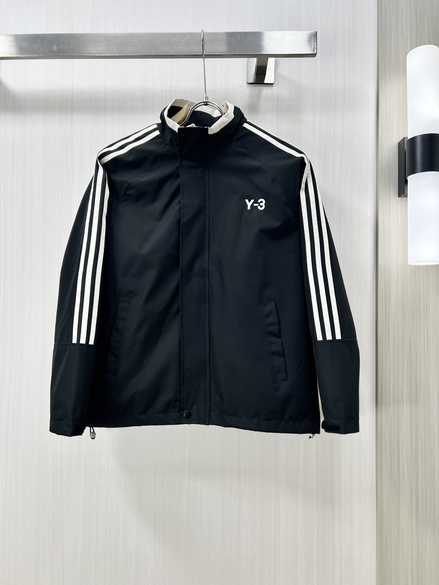 NO:123648,.Y-3 2025 Kaiqiu New Men's Jacket, original single three-standard full high-end version!  High-quality counter fabrics are breathable and comfortable, with impeccable details, brand elements design concept, exquisite workmanship and complex craftsmanship, professional purchasing grades reflect high quality. They feel delicate and soft, present casual cut, and the upper body style is superb!  Produced by FJ Number of codes: S-3XL, Jackets & coats, Jackets & coats, alexander wang19860909.Y-3 2025开秋新款男士夹克外套,原单三标齐全高端版本！高定专柜面料 透气舒适度高,细节无可挑剔,品牌元素设计理念,做工考究工艺复杂,专业代购级体现高品质.手感细腻柔软,呈现休闲裁剪,上身版型超赞！ FJ出品 码数:S-3XL,,jackets & coats,jackets & coats,alexander wang,Men's clothing