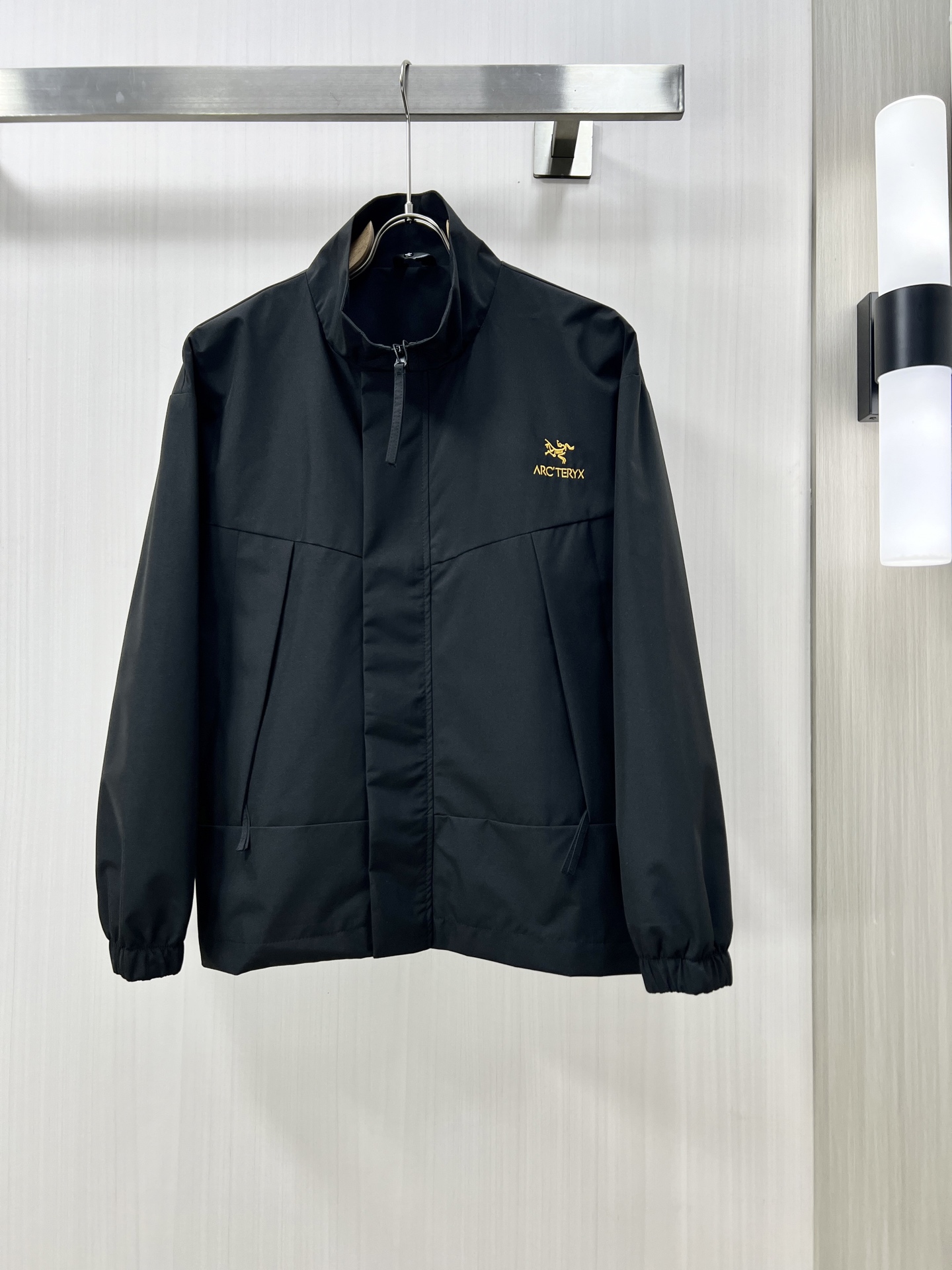 NO:123650,.ARCTERYX 2025 new men's jacket, original single three-standard full high-end version!  High-quality counter fabrics are breathable and comfortable, with impeccable details, brand elements design concept, exquisite workmanship and complex craftsmanship, professional purchasing grades reflect high quality. They feel delicate and soft, present casual cut, and the upper body style is superb!  Produced by FJ Number of codes: S-3XL, arc'teryx, jackets & coats, jackets & coats, alexander wang19860909.ARCTERYX 始祖鸟 2025开秋新款男士夹克外套,原单三标齐全高端版本！高定专柜面料 透气舒适度高,细节无可挑剔,品牌元素设计理念,做工考究工艺复杂,专业代购级体现高品质.手感细腻柔软,呈现休闲裁剪,上身版型超赞！ FJ出品 码数:S-3XL,arc'teryx,jackets & coats,jackets & coats,alexander wang,Men's clothing