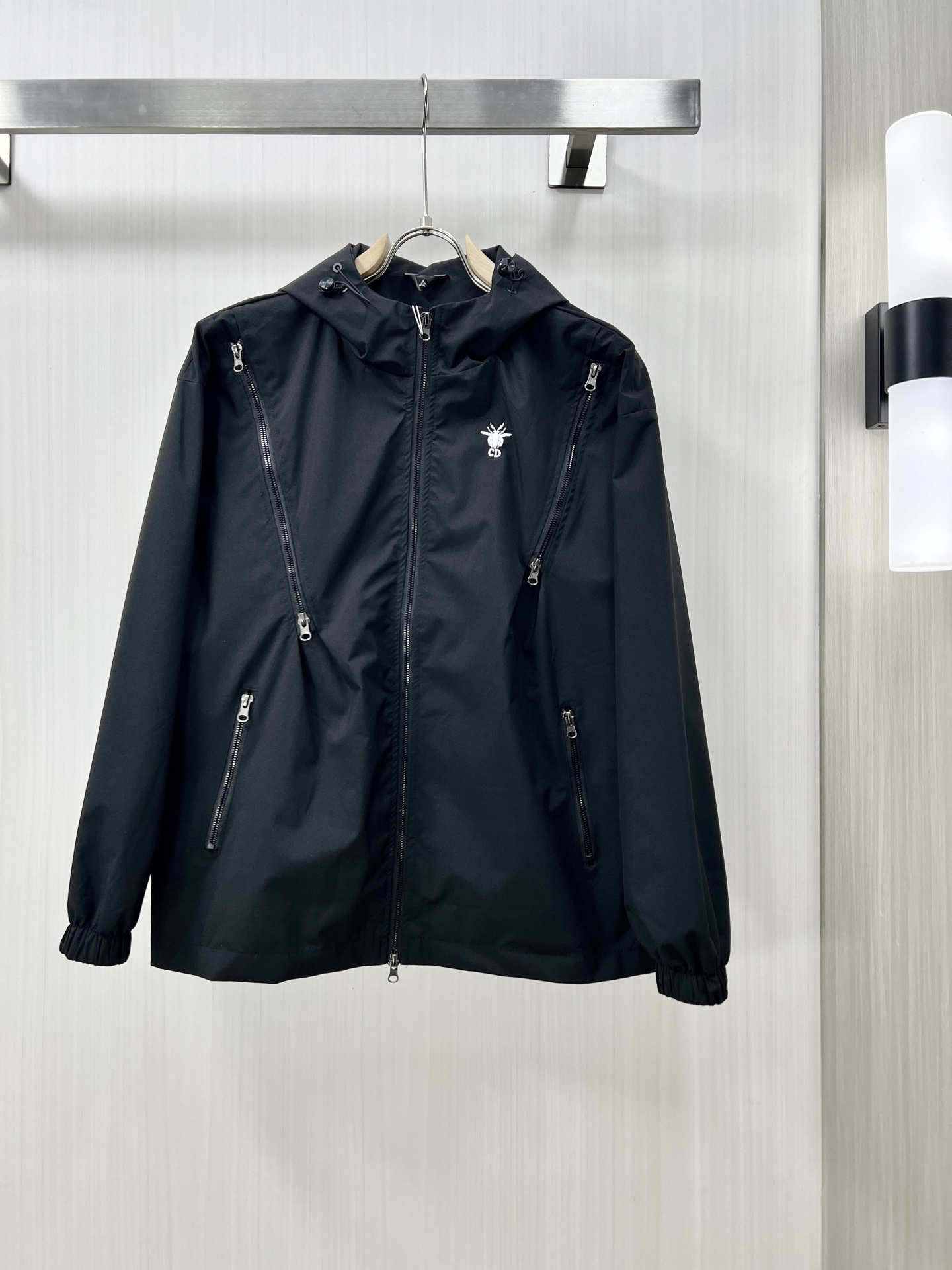 NO:123652,.DIOR 2025 new men's jacket, original single three-standard full high-end version!  High-quality counter fabrics are breathable and comfortable, with impeccable details, brand elements design concept, exquisite workmanship and complex craftsmanship, professional purchasing grades reflect high quality. They feel delicate and soft, present casual cut, and the upper body style is superb!  Produced by FJ Number of codes: S-3XL,,dior,dior,jackets & coats,jackets & coats,alexander wang19860909.DIOR 迪奥 2025开秋新款男士夹克外套,原单三标齐全高端版本！高定专柜面料 透气舒适度高,细节无可挑剔,品牌元素设计理念,做工考究工艺复杂,专业代购级体现高品质.手感细腻柔软,呈现休闲裁剪,上身版型超赞！ FJ出品 码数:S-3XL,,dior,dior,jackets & coats,jackets & coats,alexander wang,Men's clothing