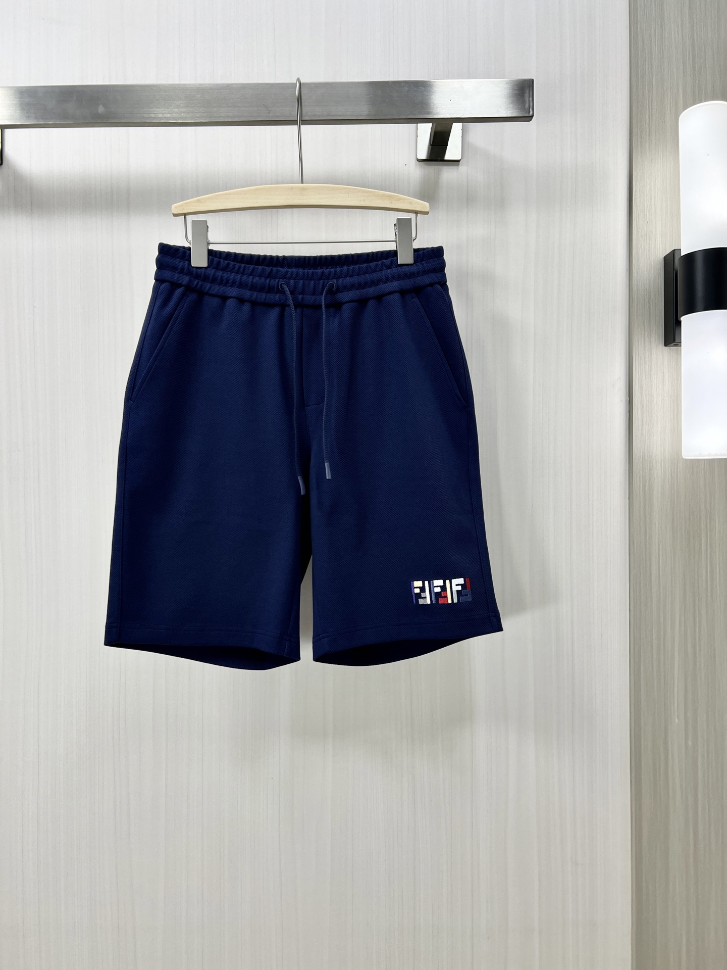 NO:152892,.FENDI Exclusively available for new styles, casual shorts, high-end version!  Customized fabrics for counters are breathable and comfortable, with impeccable details, and the brand element design concept reflects high quality. The feel is delicate and soft!  It is casually cut, with a great upper body style!  D code number: 48-56, fendi, fendi, shorts, alexander wang19860909.FENDI 芬迪 独家专供新款 休闲短裤 高端版本！专柜定制面料 透气舒适度高,细节无可挑剔,品牌元素设计理念,体现高品质.手感细腻柔软！呈现休闲裁剪,上身版型超赞！D码数:48-56,,fendi,fendi,shorts,alexander wang,Men's clothing