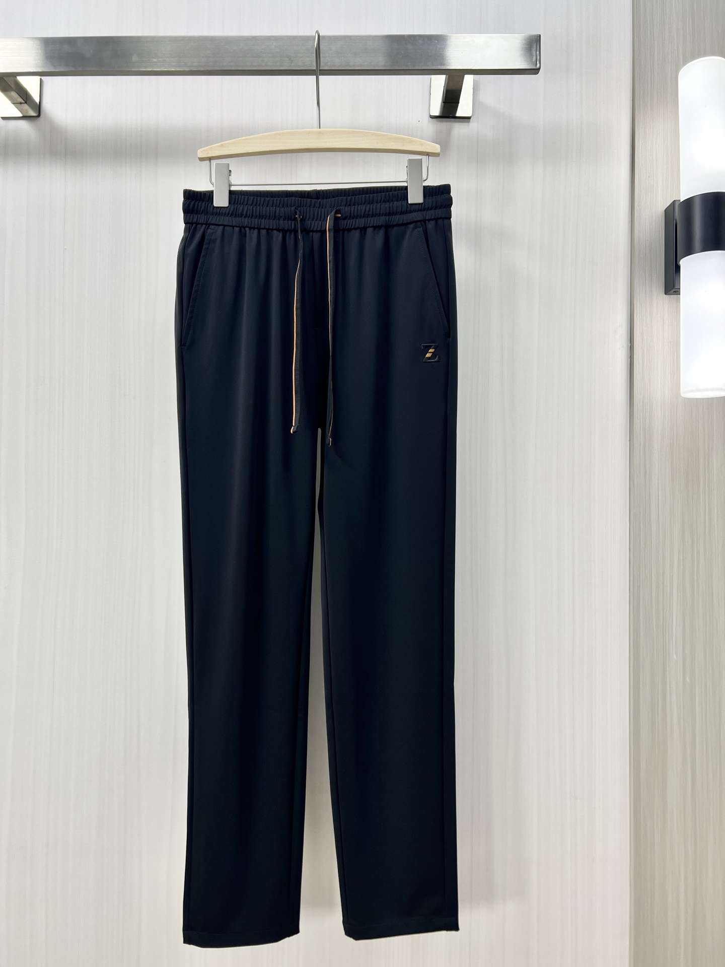 NO:127887,.ZEGNA 25 new men's fashion casual pants High-quality custom original fabrics, high-quality custom hardware accessories Special touch and super texture Comfortable and soft breathable Casual and loose fit HY Size 30-38,,zegna,alexander wang19860909.ZEGNA 杰尼亚 25新款男士时尚休闲裤 高品质定制原版面料、高品质定制五金配件 皮肤特别手感、超级质感 舒适柔软透气 休闲宽松版型HY 尺码30-38,,zegna,alexander wang,Men's clothing