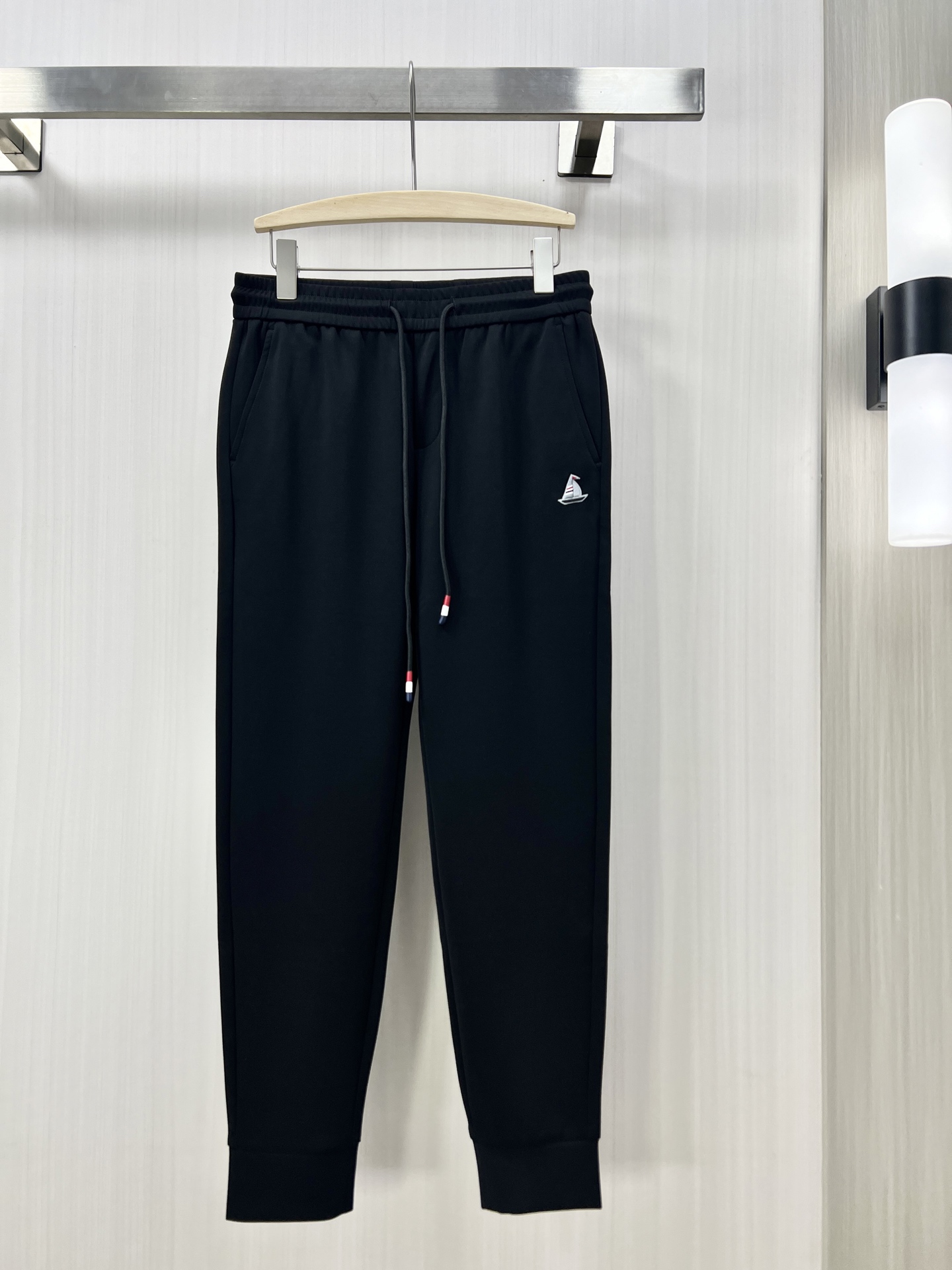 NO:127891,.TB 25 new men's fashionable casual pants High-quality custom original fabrics, high-quality custom hardware accessories Special touch and super texture Comfortable and soft breathable Casual and loose fit HY Size 30-38,,alexander wang19860909.TB 25新款男士时尚休闲裤 高品质定制原版面料、高品质定制五金配件 皮肤特别手感、超级质感 舒适柔软透气 休闲宽松版型HY 尺码30-38,,alexander wang,Men's clothing