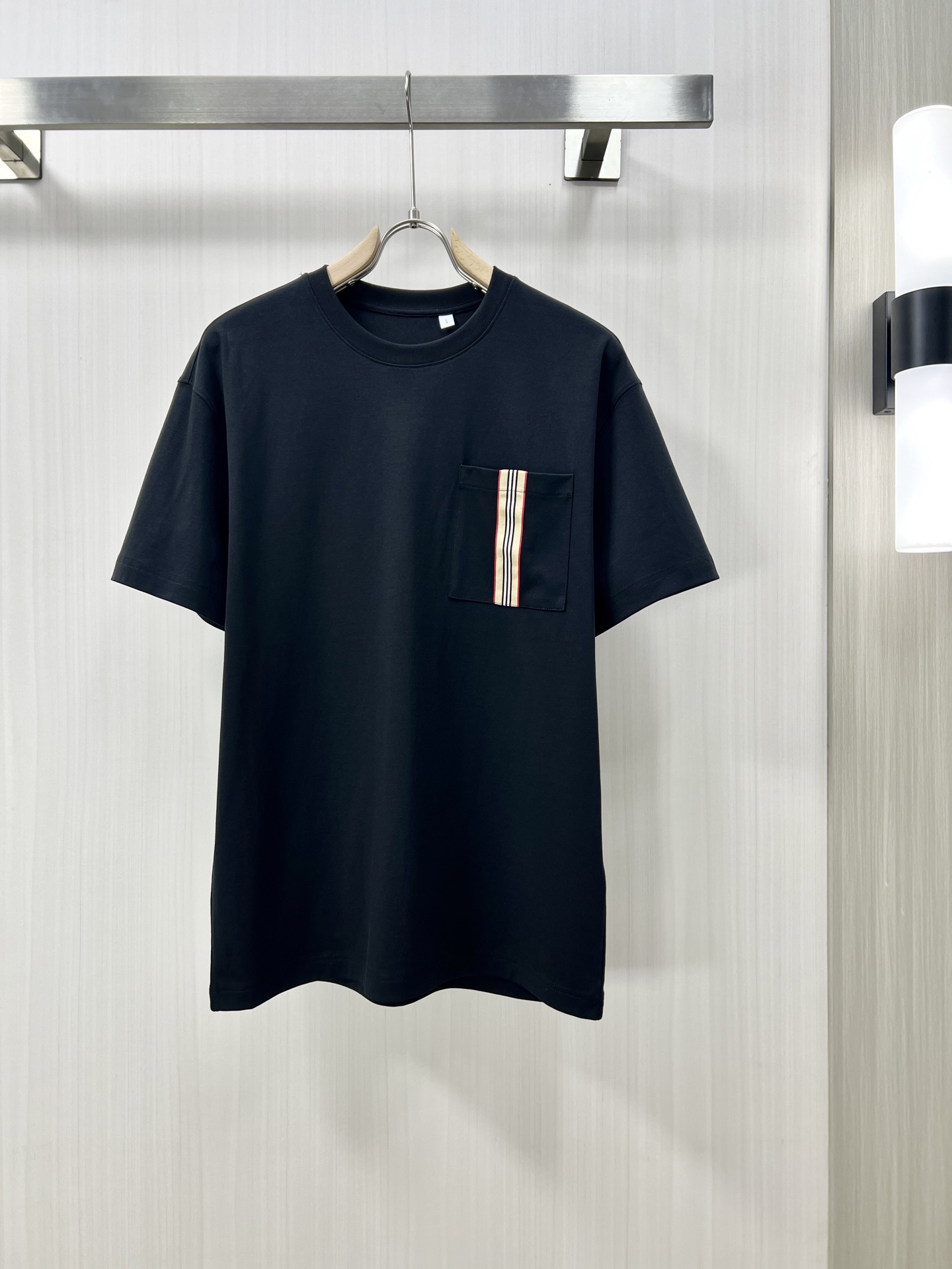 NO:127894,.BURBERRY 日本六文六文六文六文六文六文六文六文六文六文六文六文六文六文六文六文六文六文六文六文六文六文六文六文六文六文六文六文六文六文六文六文六文六文六文六文六文六文六文六文六文六文六文六文六文六文六文六文六文六文六文六文六文六文六文六文六文六文六文六文六文六文六文六文六文六文六文六文六文六文六文六文六文六文六文六文六文六文六文六文六文六文六�  ,burberry,burberry,T-shirt,alexander wang19860909.BURBERRY 巴宝莉 高定面料 2025春夏新品上市时尚经典圆领短袖时尚单品设计,更加时尚舒适,高标准定制,上身非常有型,胸前品牌经典LOGO 图案 客供辅料,客供进口高档面料质感非常细腻,细节工艺精湛考究,塑造性极高的一款单品,任何时装都可以搭配,版型超级好 潮男必备单品 D专柜尺码:M-2xl 隔天出货！,,burberry,burberry,T-shirt,alexander wang,Men's clothing