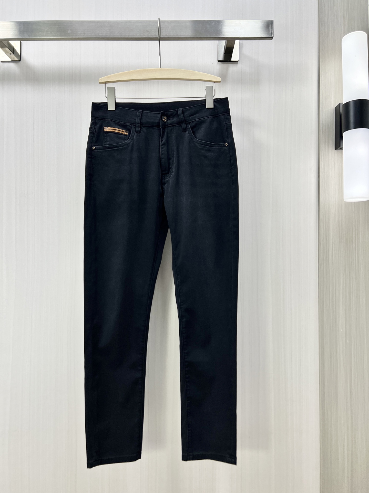 NO:149999,.ZEGNA high-end customization, 2025 early spring thin latest jeans, available at the counter simultaneously, small straight-piece style, imported color fixing fabric, original custom reproduction, customer-supplied hardware and auxiliary materials, original quality, heavy industry washing, fine workmanship and excellent upper body!  Preferred single product H original single product number 30-38, zegna, jeans, alexander wang19860909.ZEGNA 杰尼亚 高端定制、2025早春薄款最新款牛仔裤 柜台同步发售 小直筒版型,进口固色面料 原版定制复刻 客供五金辅料 原单品质 重工洗水 做工走线精细 上身绝佳！优选单品 H原单出品 码数30-38,,zegna,jeans,alexander wang,Men's clothing