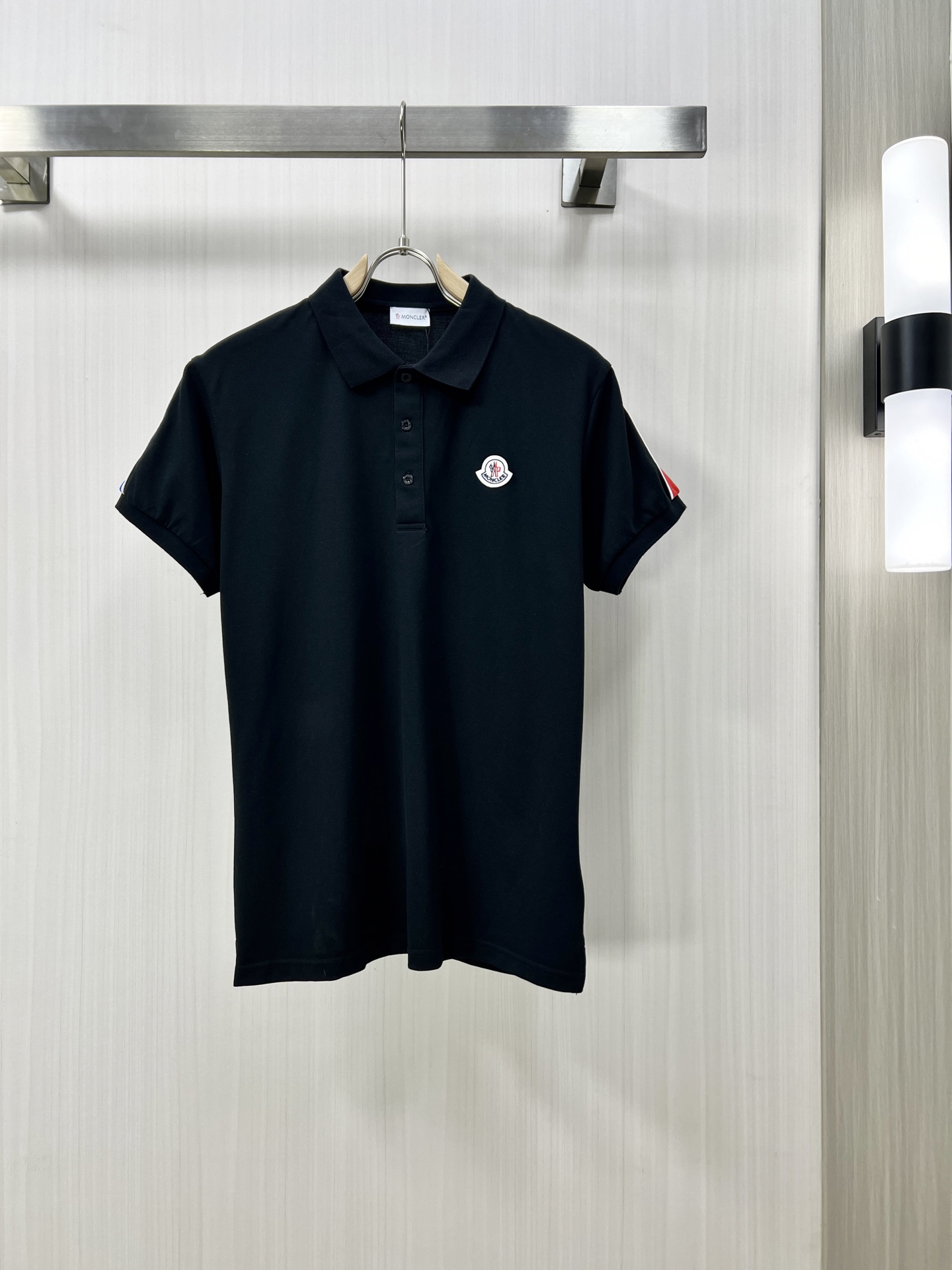 NO:150019,.MONCLER 25SS new spring and summer short-sleeved lapel T-shirt polo, the highest version is customized with custom high-end fabrics simple and fashionable style, and the threads are super good-looking!  The classic logo on the chest logo is simple and elegant!  Full of high-end feel, wearable in all seasons. Simple European style YB code: M-3XL, christian louboutin, Moncler, T-shirt, tees, t-shirt, alexander wang19860909.MONCLER 蒙口 25SS新款春夏短袖翻领T恤polo,最高版本客供定制高端面料简单时尚款,螺纹超级好看！胸前标志经典logo简单大方的款式！满满的高级感,四季可穿.简欧风格YB码数:M-3XL,,christian louboutin,Moncler,T-shirt,tees，t-shirt,alexander wang,Men's clothing