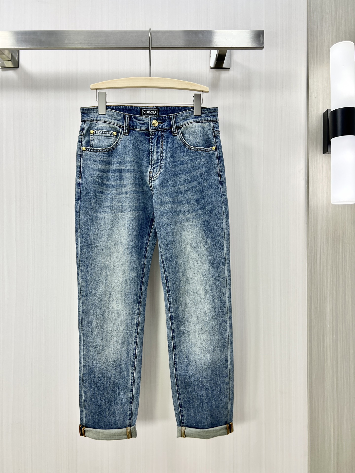 NO:134471,.VERSACE Versace 25ss new men's fashionable casual pants High-quality custom original fabrics, high-quality custom hardware accessories Special touch and super texture Comfortable and soft breathable Casual style wm Size 30-38,,versace,versace,alexander wang19860909.VERSACE 范思哲 25ss新款男士时尚休闲裤 高品质定制原版面料、高品质定制五金配件 皮肤特别手感、超级质感 舒适柔软透气 休闲版型wm 尺码30-38,,versace,versace,alexander wang,Men's clothing