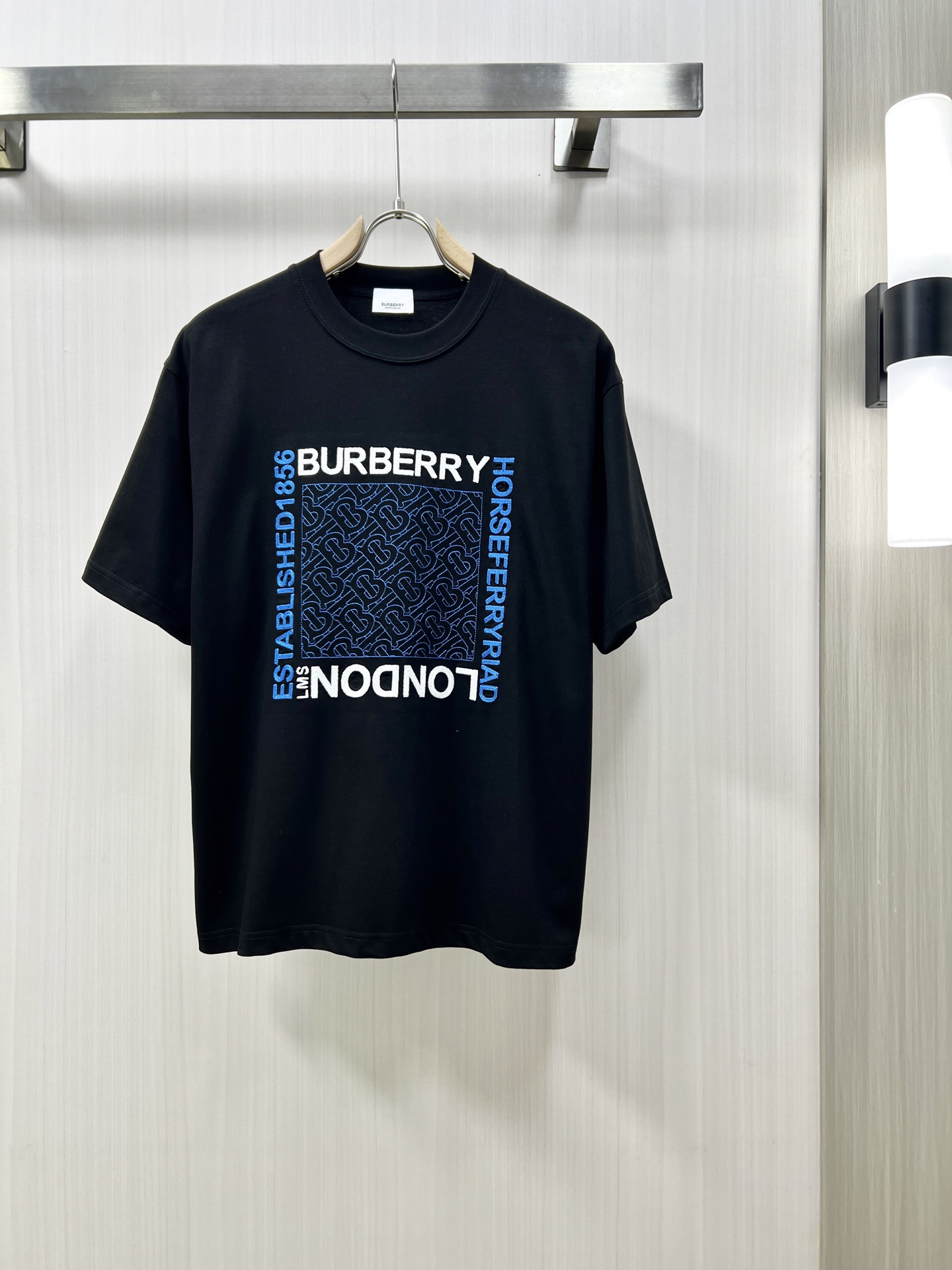 NO:134485,.BURBERRY 日本六文六文六文六文六文六文六文六文六文六文六文六文六文六文六文六文六文六文六文六文六文六文六文六文六文六文六文六文六文六文六文六文六文六文六文六文六文六文六文六文六文六文六文六文六文六文六文六文六文六文六文六文六文六文六文六文六文六文六文六文六文六文六文六文六文六文六文六文六文六文六文六文六文六文六文六文六文六文六文六文六文六文六�19860909.BURBERRY 巴宝莉 高定面料 2025春夏新品上市时尚经典圆领短袖时尚单品设计,更加时尚舒适,高标准定制,上身非常有型,胸前品牌经典LOGO 图案 客供辅料,客供进口高档面料质感非常细腻,细节工艺精湛考究,塑造性极高的一款单品,任何时装都可以搭配,版型超级好 潮男必备单品 fu专柜尺码:S-2XL 隔天出,,burberry,burberry,T-shirt,alexander wang,Men's clothing