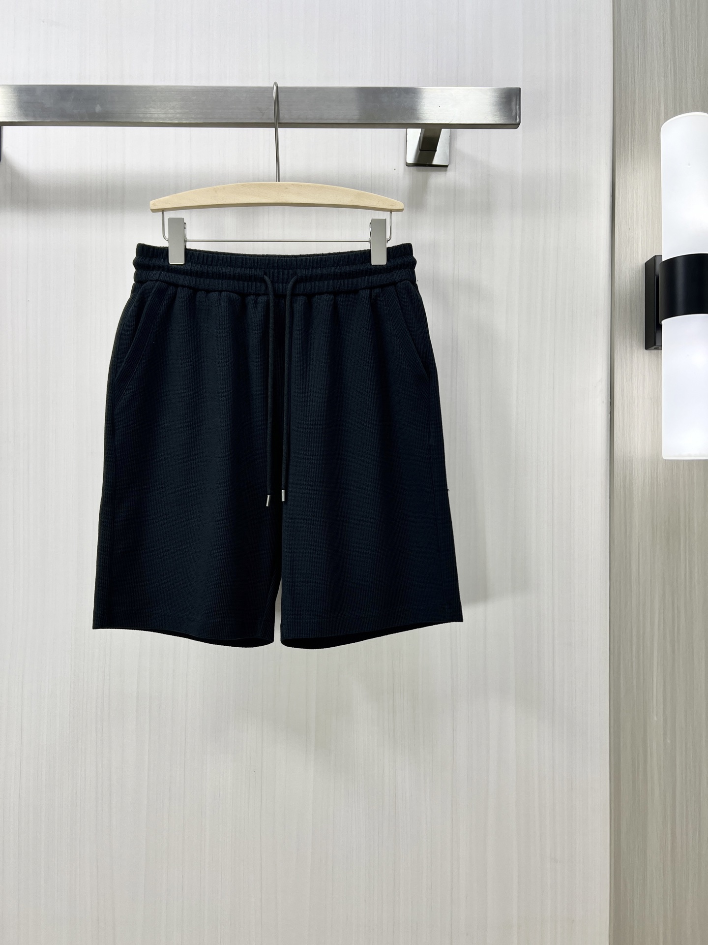 NO:152949,.BURBERRY Burberry exclusively for new styles, casual shorts, high-end version!  Customized fabrics for counters are breathable and comfortable, with impeccable details, and the brand element design concept reflects high quality. The feel is delicate and soft!  It is casually cut, with a great upper body style!  D code number: 48-56, burberry, burberry, shorts, alexander wang19860909.BURBERRY 巴宝莉 独家专供新款 休闲短裤 高端版本！专柜定制面料 透气舒适度高,细节无可挑剔,品牌元素设计理念,体现高品质.手感细腻柔软！呈现休闲裁剪,上身版型超赞！D码数:48-56,,burberry,burberry,shorts,alexander wang,Men's clothing