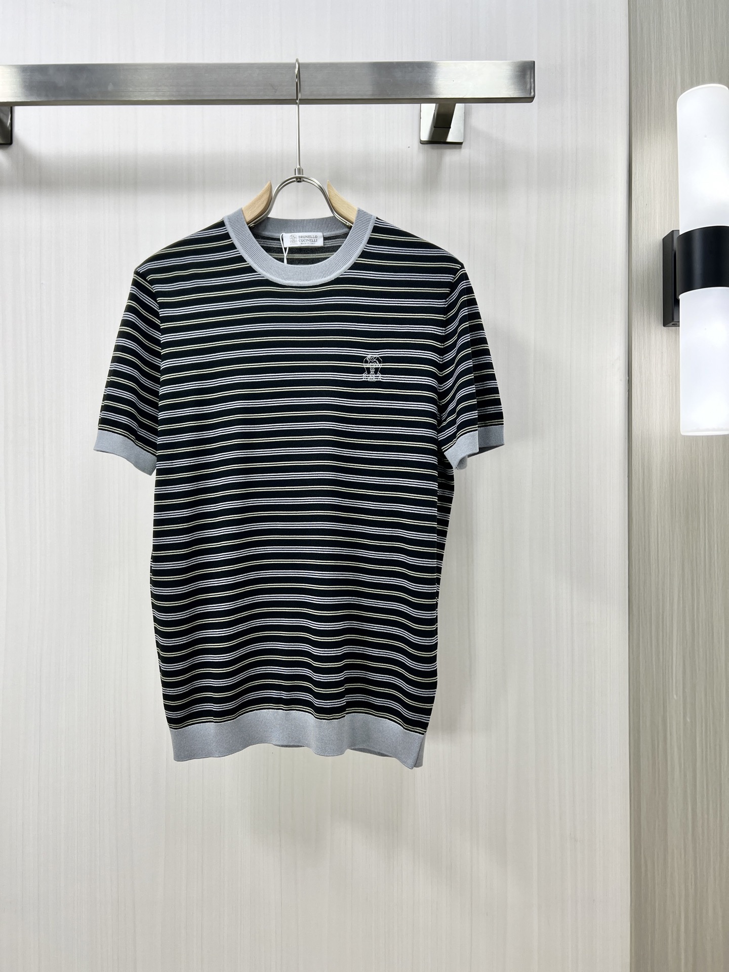 NO:155670,.BC official website is released simultaneously! All accessories are customized for original products, and the trading company's genuine products are ordered. High-end custom imported fabrics are extracted from natural plant fibers. They are thinner than ordinary cotton fabrics. They feel soft and comfortable to wear. They are not easy to irritate the skin. The fabric is hygroscopic and breathable. T size: 48-56,,alexander wang19860909.BC 官网同步发售！辅料全部原版定制出品,贸易公司真品订单.高级定制进口面料,以天然植物纖維提炼出来,比一般棉织物轻薄 手感柔软,穿着舒适 完全不易有刺激皮肤 面料吸湿性、透气性良好 T尺码: 48-56,,alexander wang,Men's clothing