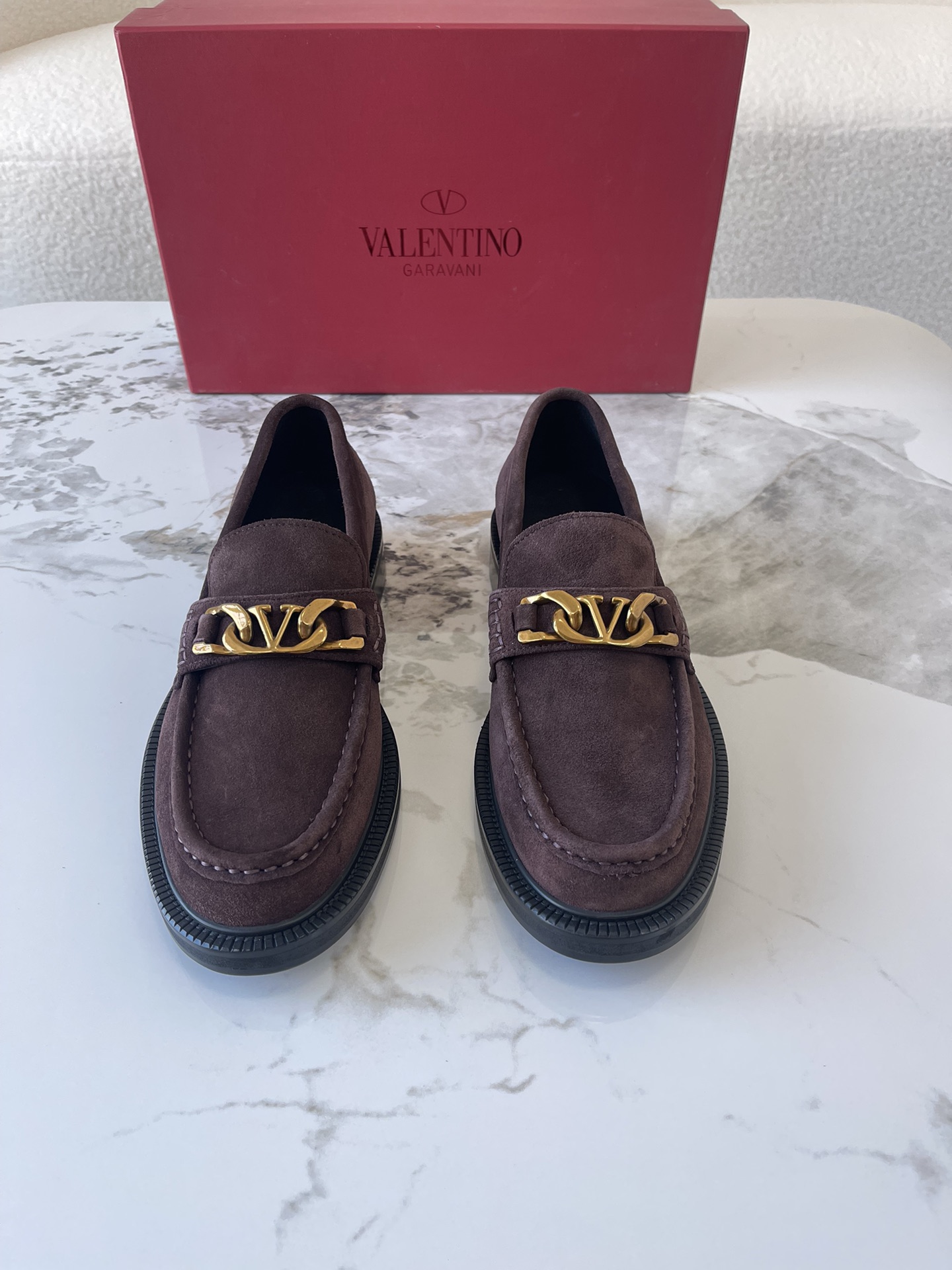 NO:352494,【Valentino】Top Size: 38-44 (.45 customized) VALENTINO new men's loafers, brand logo decoration design. Fashionable and casual leather shoes, this loafer uses imported cowhide upper, inner colored calfskin calfskin insole, soft, comfortable and breathable on the upper, and complete packaging with the original box!  visible details and qualities., valentino, valentino, loafers, cowhide19860909【Valentino】顶级Size:38-44(.45定制） VALENTINO华伦天奴新款男士乐福鞋,品牌logo装饰设计.时尚休闲皮鞋,这款乐福鞋采用进口牛皮鞋面,内里本染小牛皮 小牛皮鞋垫 上脚柔软舒适透气 配原盒全套包装！看得见的细节和品质.,,valentino,valentino,loafers,cowhide,Men's shoes