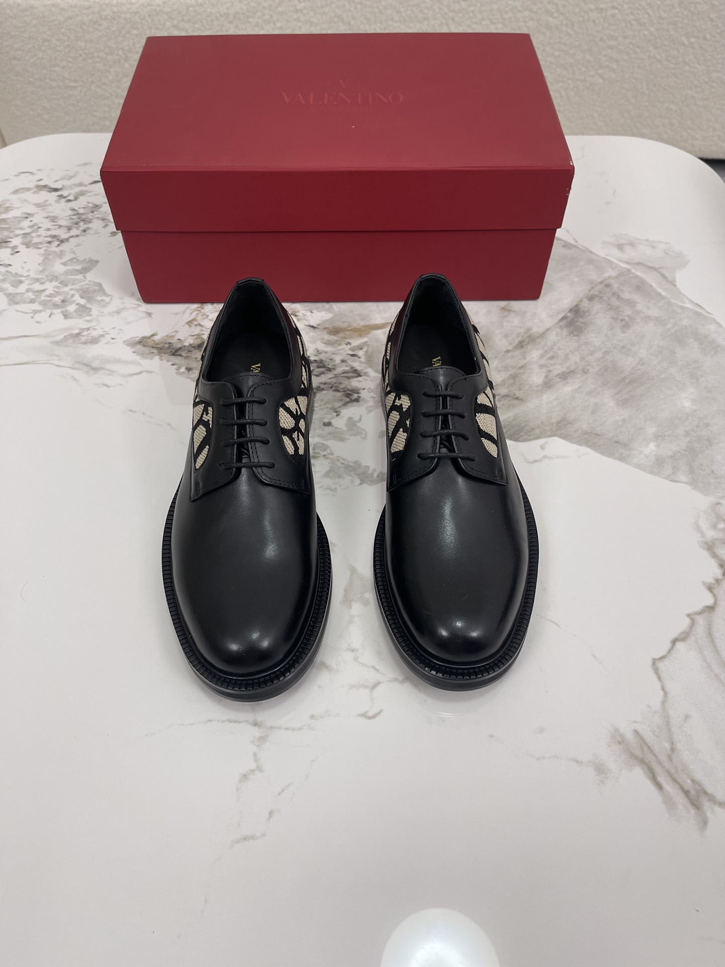 NO:350238,[Valentin*—Valentinnu] The original single-quality code number is 38-44 (45 can be customized) Huajia official website will be released simultaneously!  The upper is made of cowhide imported from Italy, with original water-dyed cowhide inner lining. Original special supply of original outsole. Absolute luxury., valentino, valentino, cowhide19860909【Valentin*—华伦天奴】原单品质码数38-44（45可定做） 华家官网同步发售！鞋面采用意大利进口牛皮,原版水染牛皮内里.原厂特供原版大底.绝对的奢华.,,valentino,valentino,cowhide,Men's shoes