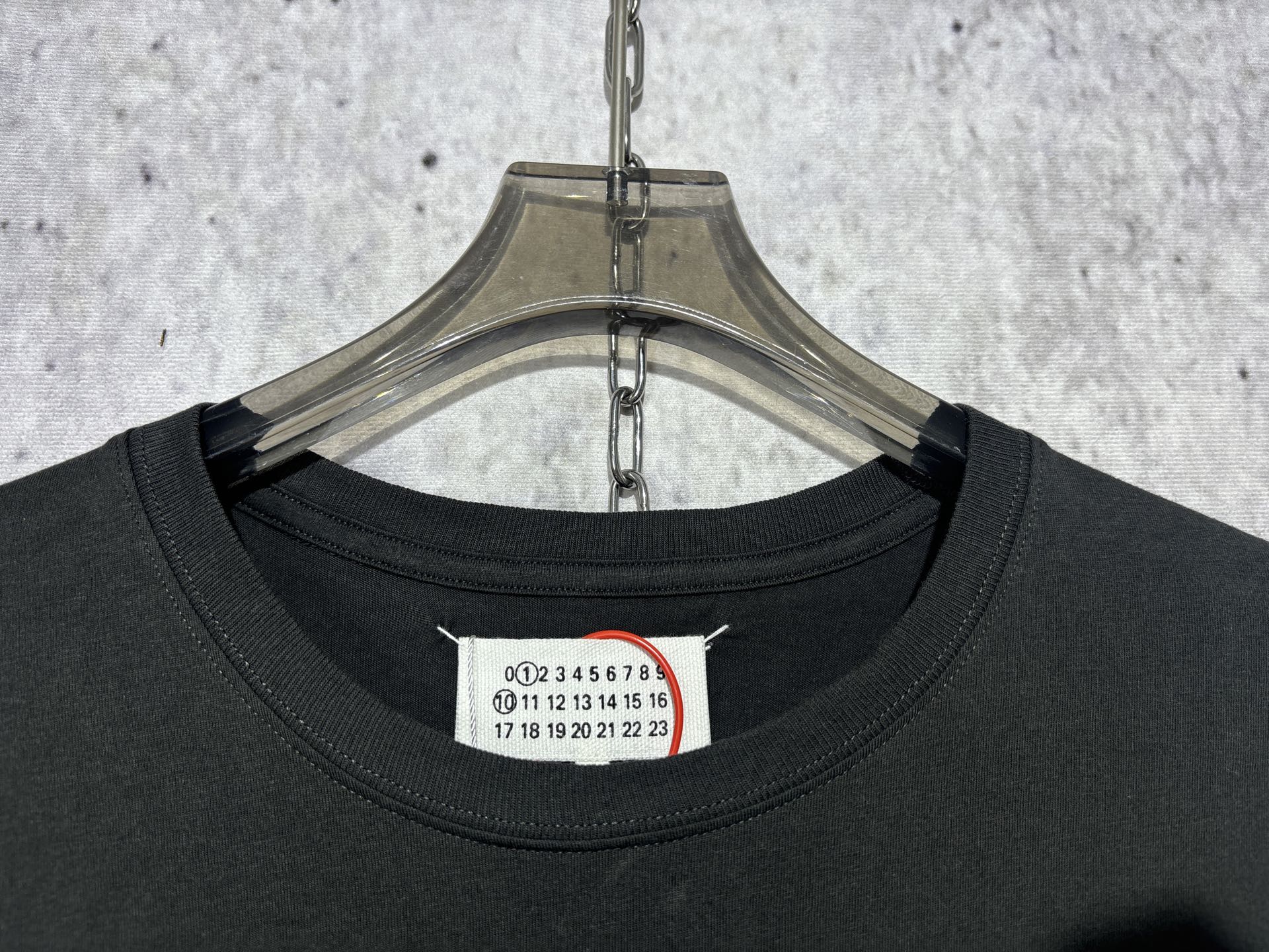 마르지엘라 로고 프린트 그레이 남성 반팔 티셔츠 48189 이미지 5