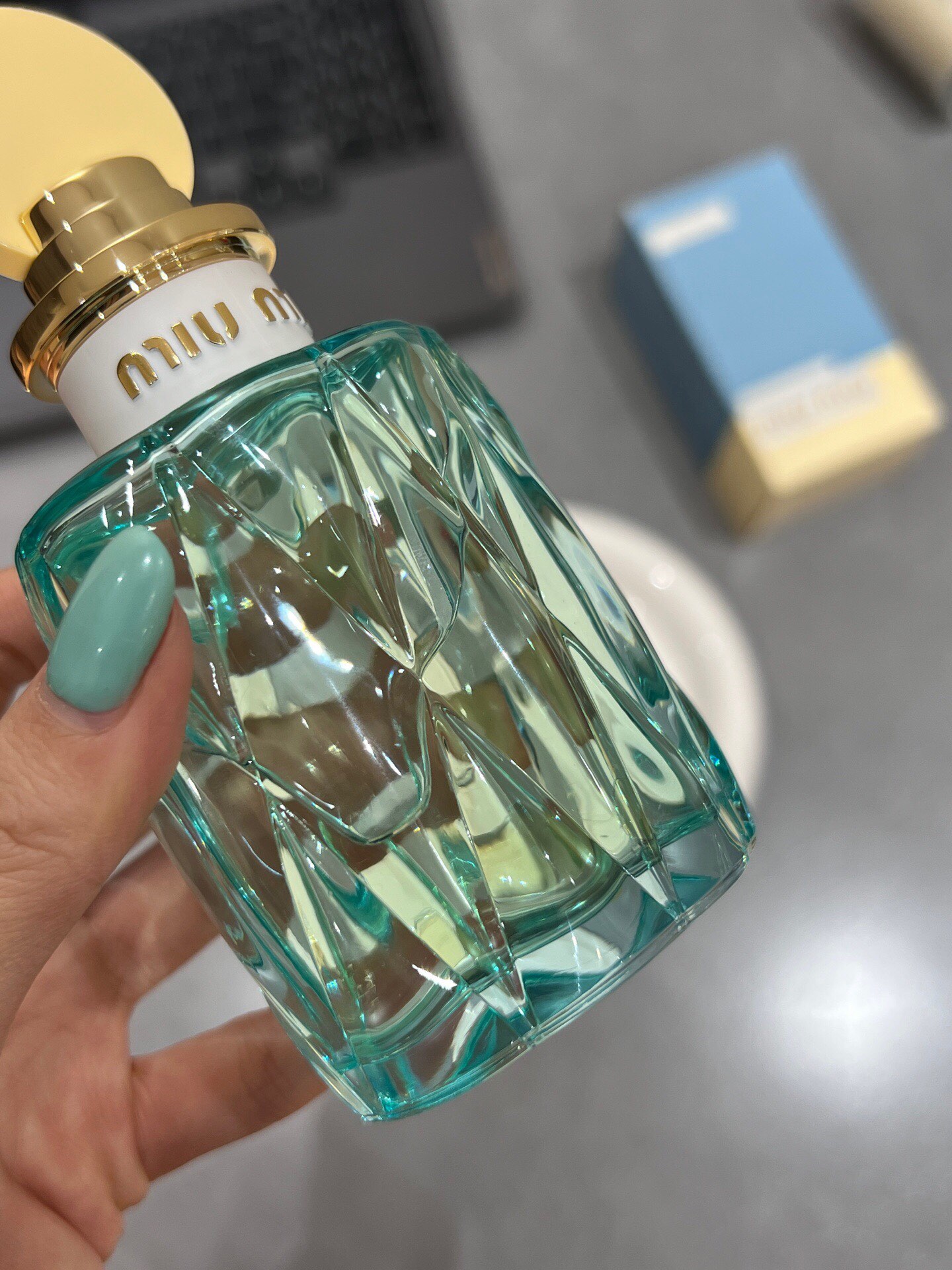 Fragrance Family:** Floral Green - Comprehensive 4