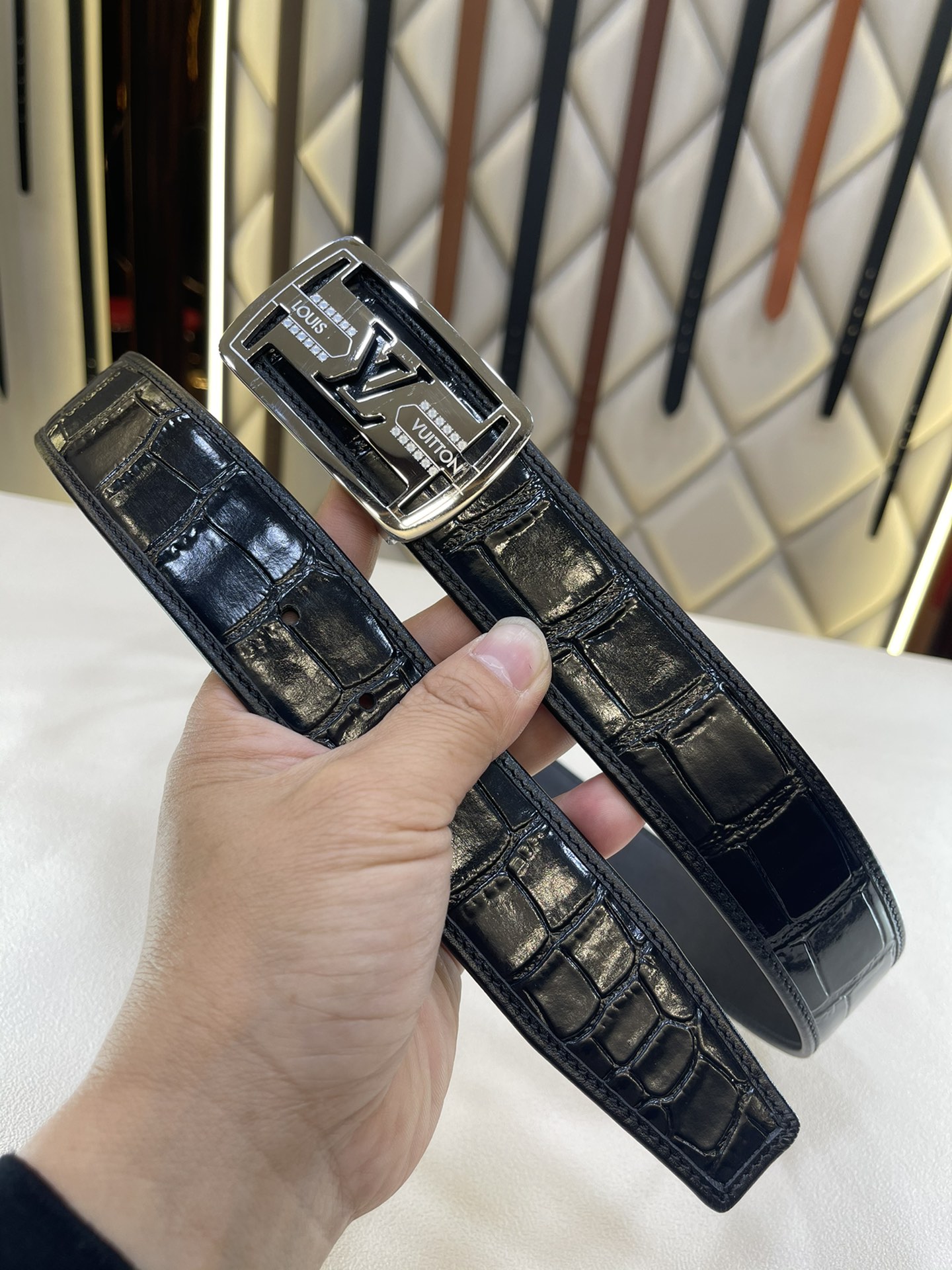 LV大板扣新款经典原单品质头层牛皮鳄鱼肚皮纹搭配原单精品钢扣精工制作细节看图实物拍摄高端奢华宽度4.0c