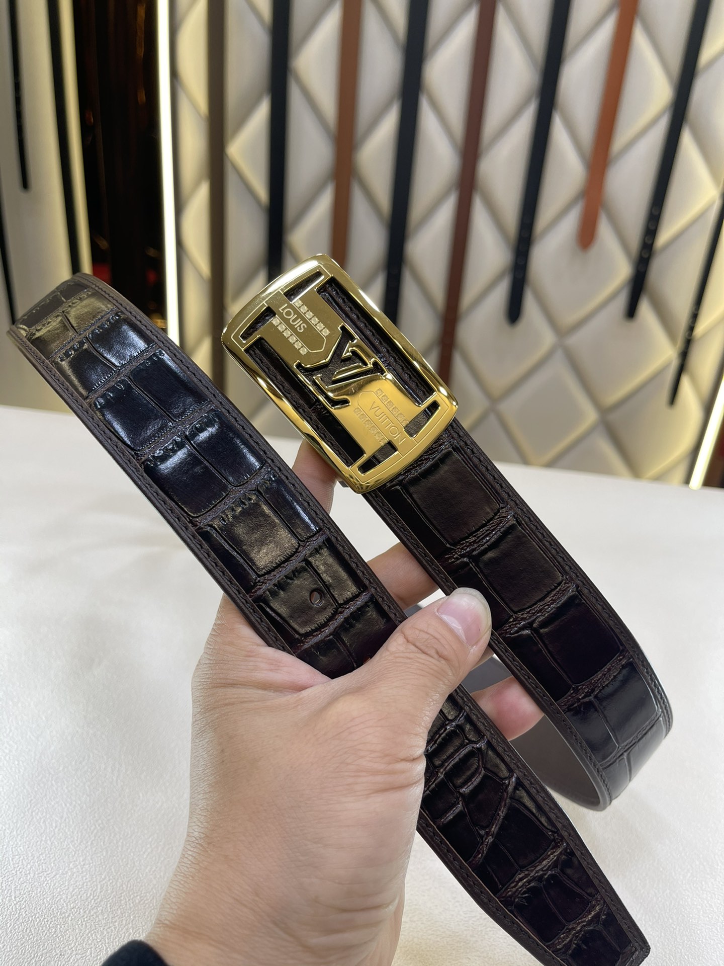 LV大板扣新款经典原单品质头层牛皮鳄鱼肚皮纹搭配原单精品钢扣精工制作细节看图实物拍摄高端奢华宽度4.0c