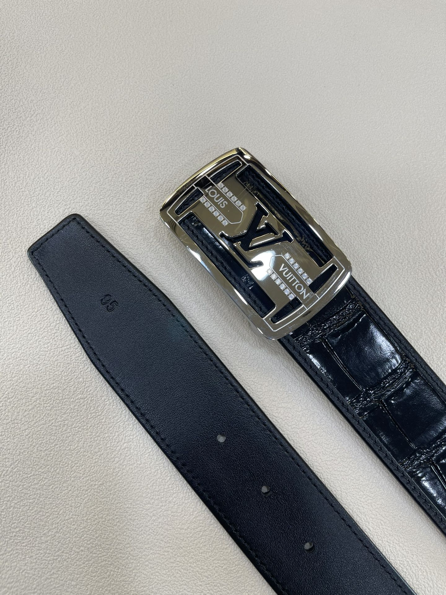 LV大板扣新款经典原单品质头层牛皮鳄鱼肚皮纹搭配原单精品钢扣精工制作细节看图实物拍摄高端奢华宽度4.0c