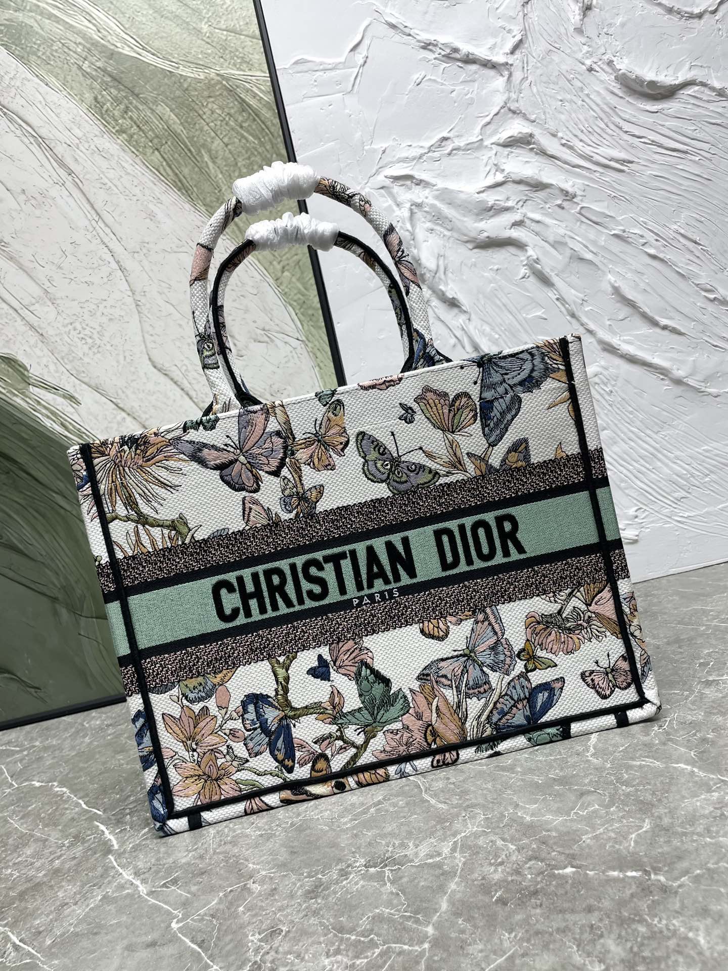 ديور Dior Book Tote حقيبة حقيبة يد حقيبة توتا أسود . بلو ا > ? غرين أبيض مطرز