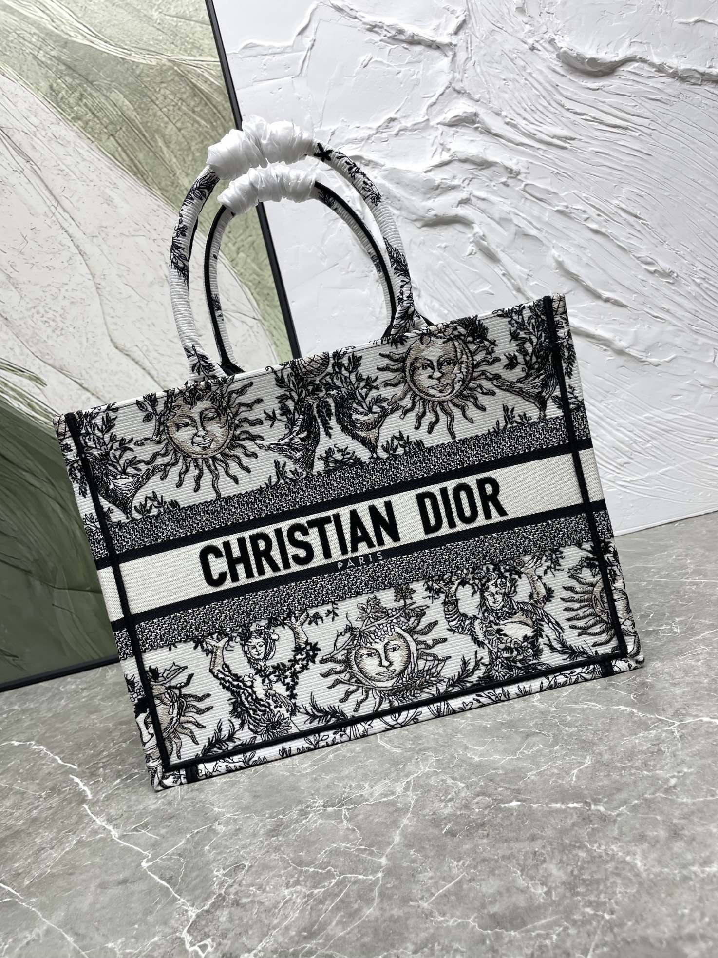 ديور Dior Book Tote حقيبة حقيبة يد حقيبة توتا أسود . أبيض مطرز