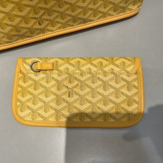 双面中号专柜对版升级版。❤️goyard(戈雅)经多次研究与改良,不断提升面料与皮质,全方位独家定制™️只为不断达到客户 双面中号专柜对版升级版。❤️goyard(戈雅)经多次研究与改良,不断提升面料与皮质,全方位独家定制™️只为不断达到客户