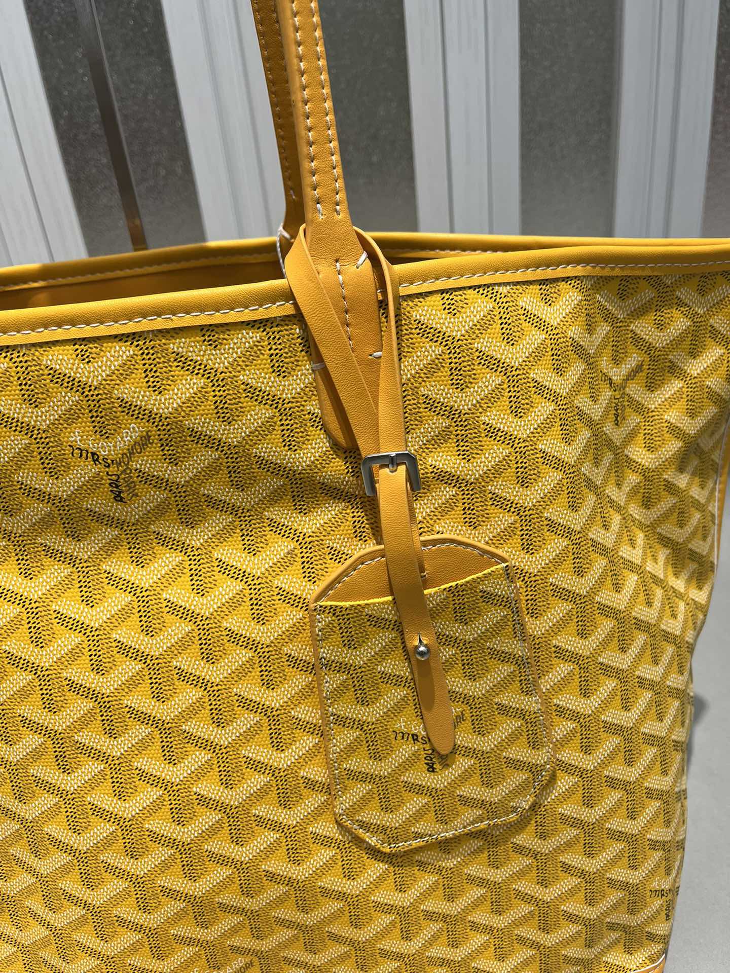 双面中号专柜对版升级版。❤️goyard(戈雅)经多次研究与改良,不断提升面料与皮质,全方位独家定制™️只为不断达到客户 双面中号专柜对版升级版。❤️goyard(戈雅)经多次研究与改良,不断提升面料与皮质,全方位独家定制™️只为不断达到客户