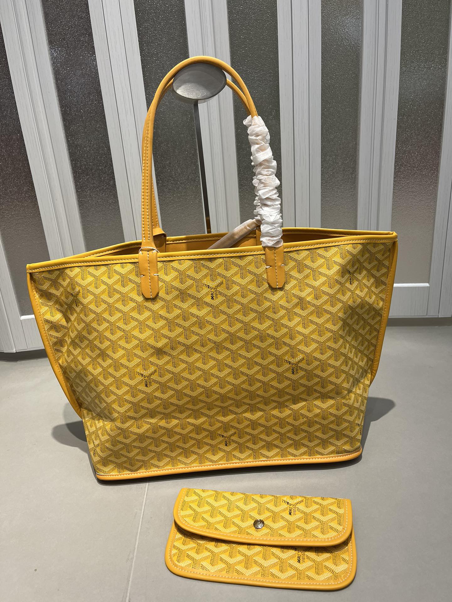 双面中号专柜对版升级版。❤️goyard(戈雅)经多次研究与改良,不断提升面料与皮质,全方位独家定制™️只为不断达到客户 双面中号专柜对版升级版。❤️goyard(戈雅)经多次研究与改良,不断提升面料与皮质,全方位独家定制™️只为不断达到客户