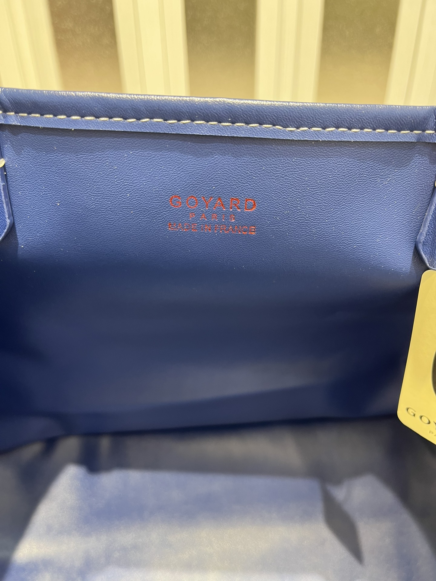 双面中号专柜对版升级版。❤️goyard(戈雅)经多次研究与改良,不断提升面料与皮质,全方位独家定制™️只为不断达到客户 双面中号专柜对版升级版。❤️goyard(戈雅)经多次研究与改良,不断提升面料与皮质,全方位独家定制™️只为不断达到客户