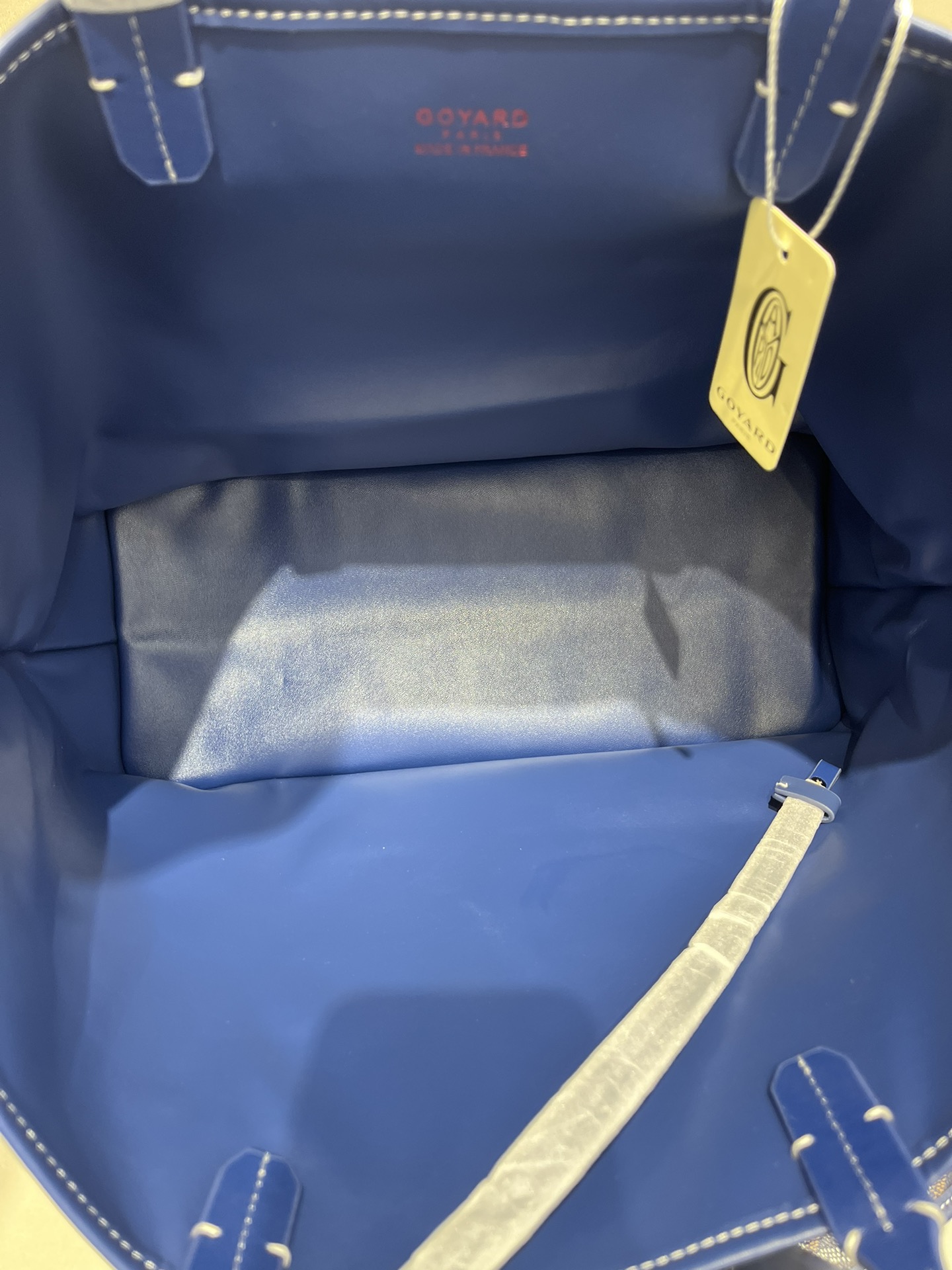 双面中号专柜对版升级版。❤️goyard(戈雅)经多次研究与改良,不断提升面料与皮质,全方位独家定制™️只为不断达到客户 双面中号专柜对版升级版。❤️goyard(戈雅)经多次研究与改良,不断提升面料与皮质,全方位独家定制™️只为不断达到客户