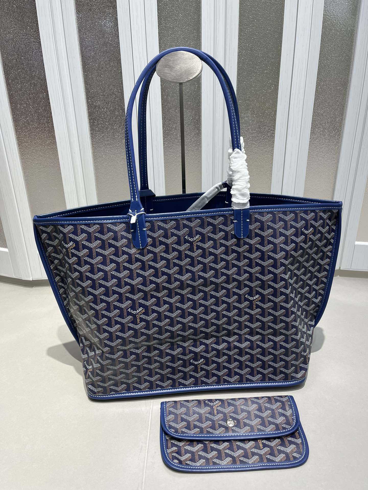 双面中号专柜对版升级版。❤️goyard(戈雅)经多次研究与改良,不断提升面料与皮质,全方位独家定制™️只为不断达到客户 双面中号专柜对版升级版。❤️goyard(戈雅)经多次研究与改良,不断提升面料与皮质,全方位独家定制™️只为不断达到客户
