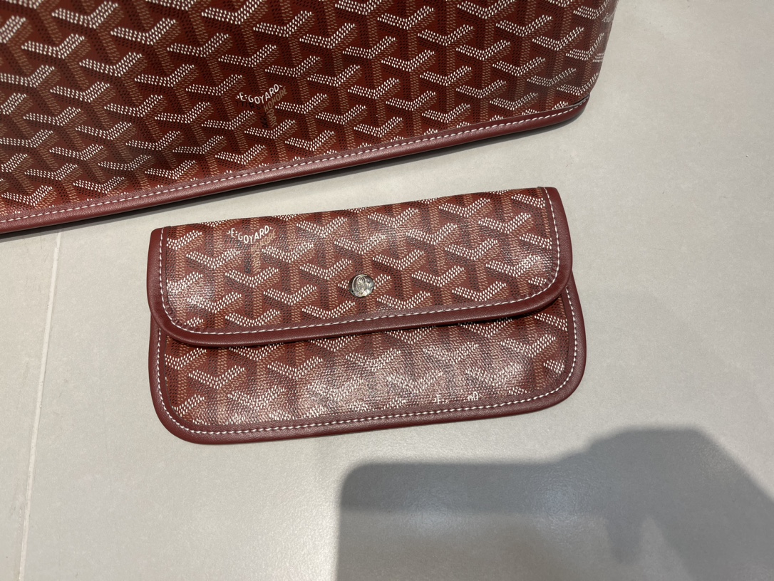 双面中号专柜对版升级版。❤️goyard(戈雅)经多次研究与改良,不断提升面料与皮质,全方位独家定制™️只为不断达到客户 双面中号专柜对版升级版。❤️goyard(戈雅)经多次研究与改良,不断提升面料与皮质,全方位独家定制™️只为不断达到客户