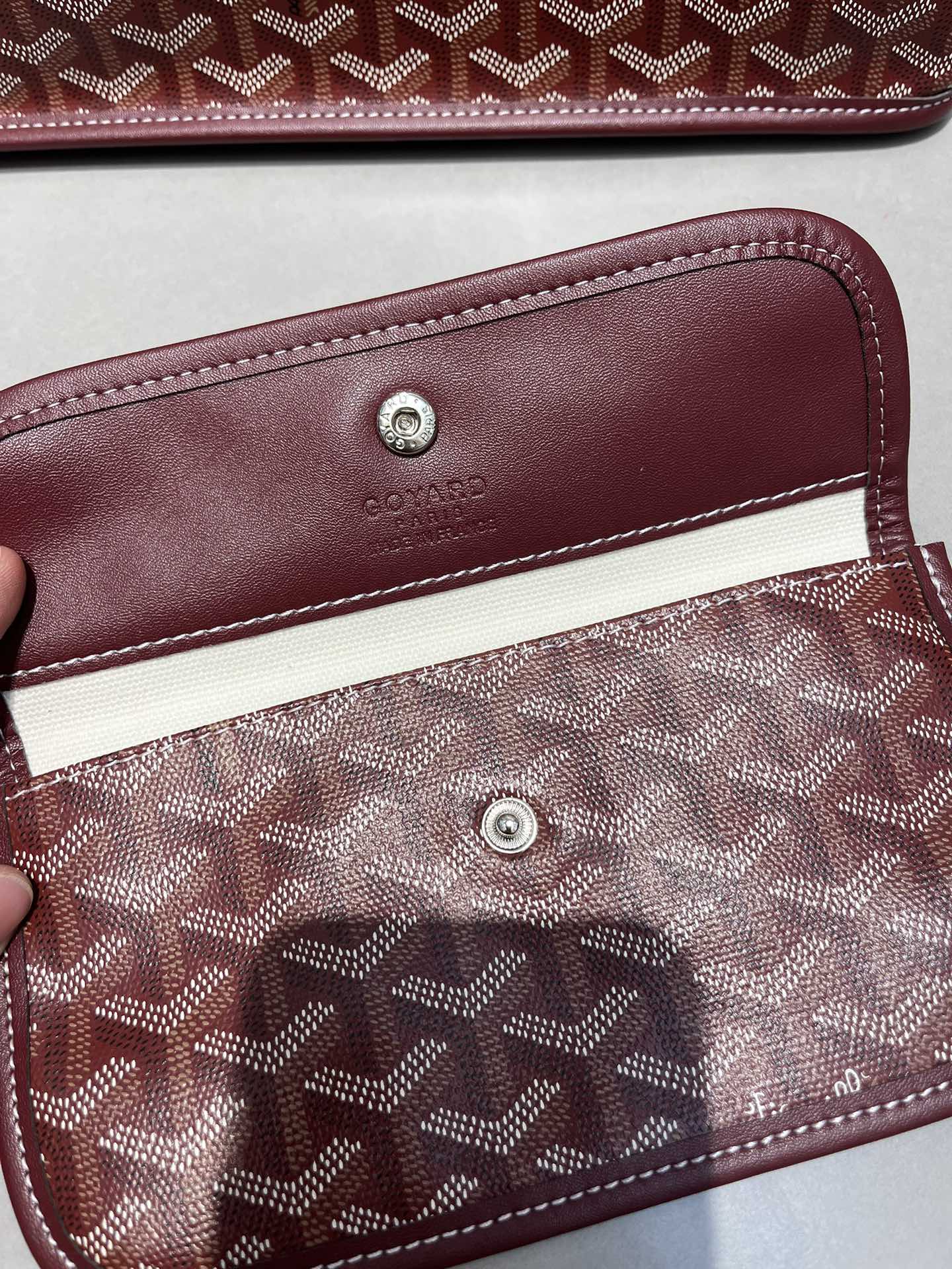 双面中号专柜对版升级版。❤️goyard(戈雅)经多次研究与改良,不断提升面料与皮质,全方位独家定制™️只为不断达到客户 双面中号专柜对版升级版。❤️goyard(戈雅)经多次研究与改良,不断提升面料与皮质,全方位独家定制™️只为不断达到客户