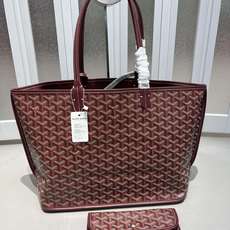 双面中号专柜对版升级版。❤️goyard(戈雅)经多次研究与改良,不断提升面料与皮质,全方位独家定制™️只为不断达到客户 双面中号专柜对版升级版。❤️goyard(戈雅)经多次研究与改良,不断提升面料与皮质,全方位独家定制™️只为不断达到客户