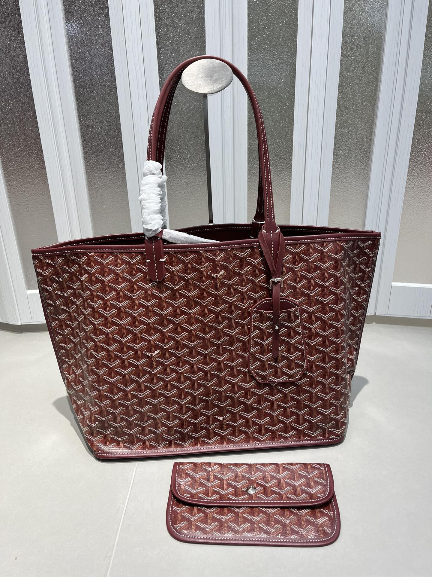 双面中号专柜对版升级版。❤️goyard(戈雅)经多次研究与改良,不断提升面料与皮质,全方位独家定制™️只为不断达到客户 双面中号专柜对版升级版。❤️goyard(戈雅)经多次研究与改良,不断提升面料与皮质,全方位独家定制™️只为不断达到客户