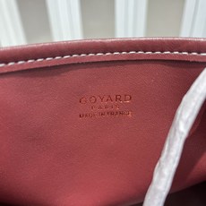 双面中号专柜对版升级版。❤️goyard(戈雅)经多次研究与改良,不断提升面料与皮质,全方位独家定制™️只为不断达到客户 双面中号专柜对版升级版。❤️goyard(戈雅)经多次研究与改良,不断提升面料与皮质,全方位独家定制™️只为不断达到客户