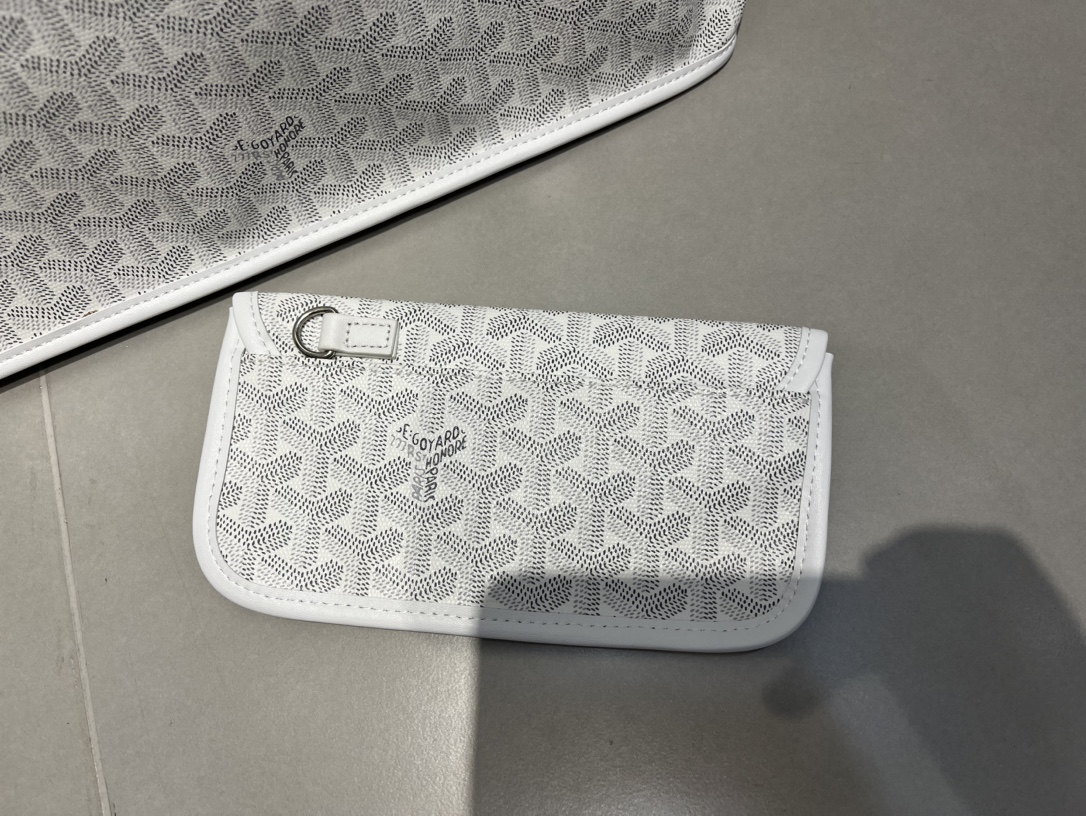 双面中号专柜对版升级版。❤️goyard（戈雅）经多次研究与改良，不断提升面料与皮质，全方位独家定制™️只为不断达到客户